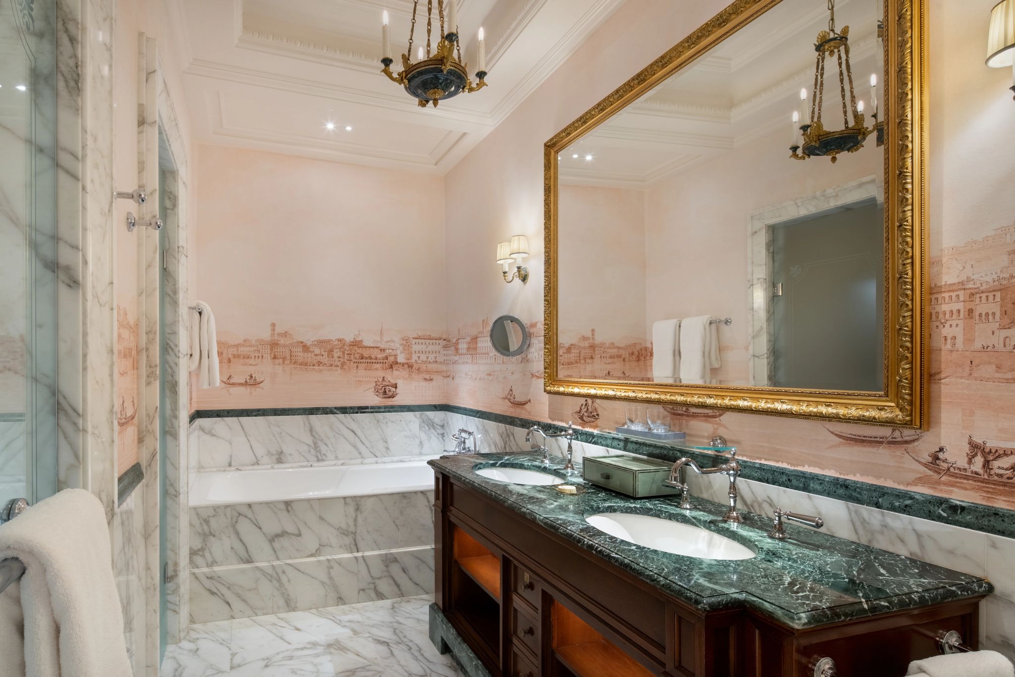 banheiro com banheira – banheira de marmore – banheiro casal