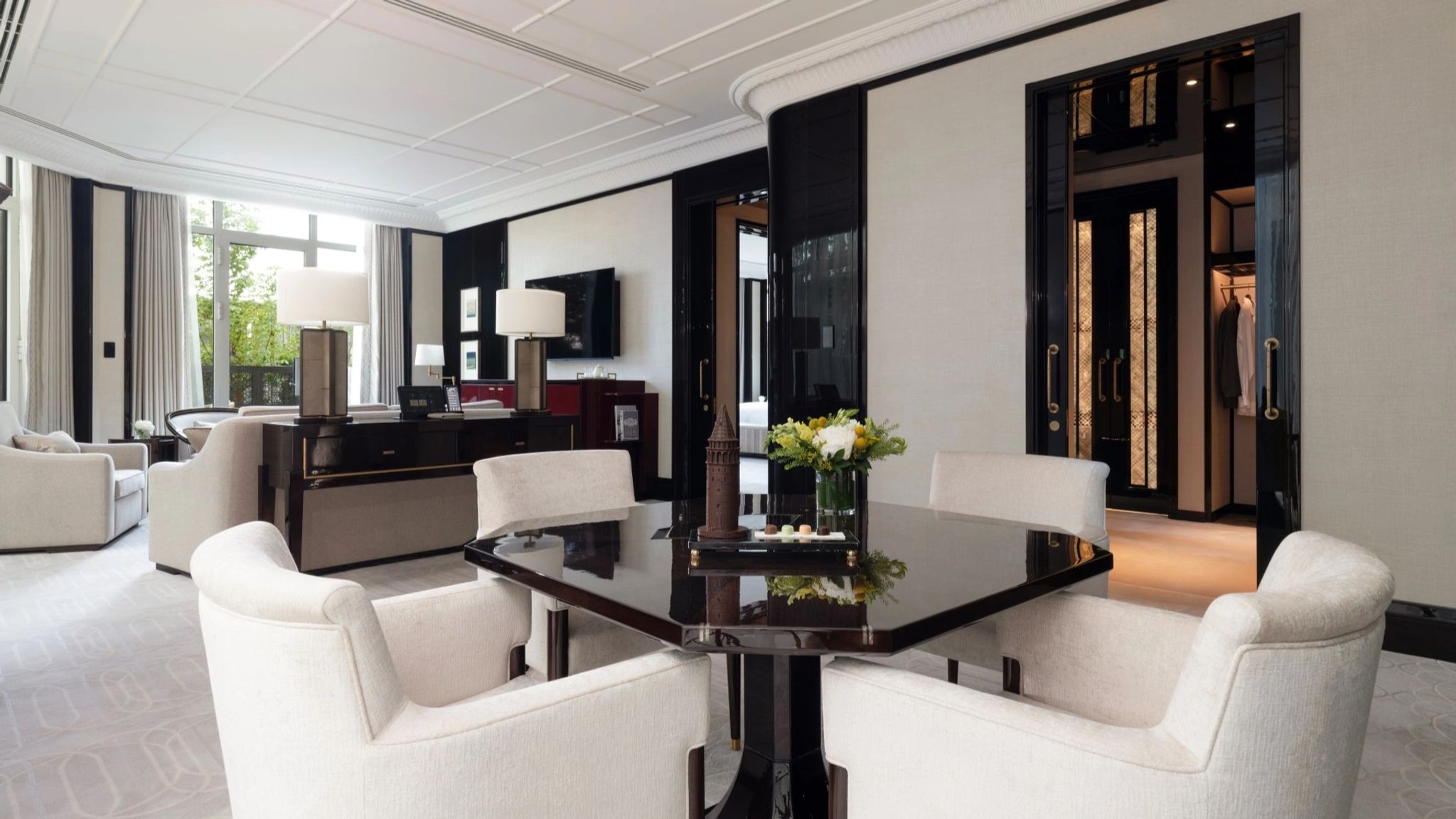 mesa de jantar - amenidades boas vindas - suite de luxo - suite com sala