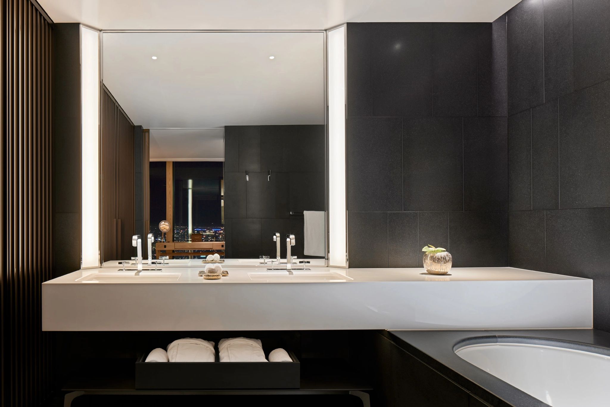 suite de luxo - banheira de imersao - pia dupla