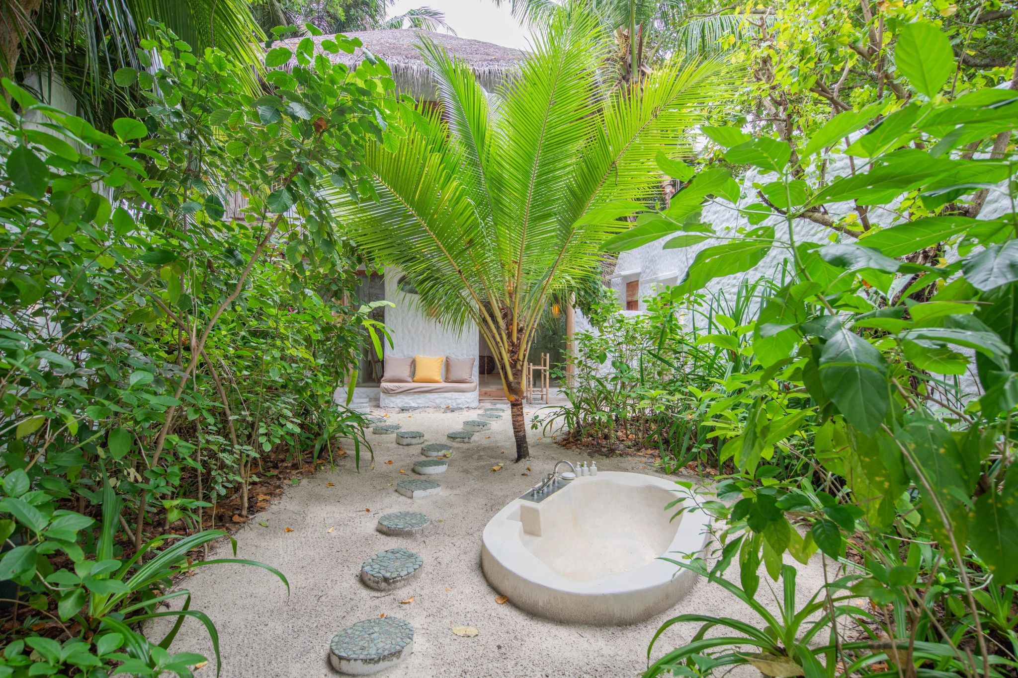 Crusoe Suite Pool vila maldivas - vegetacao exuberante luxo - suite crusoe piscina