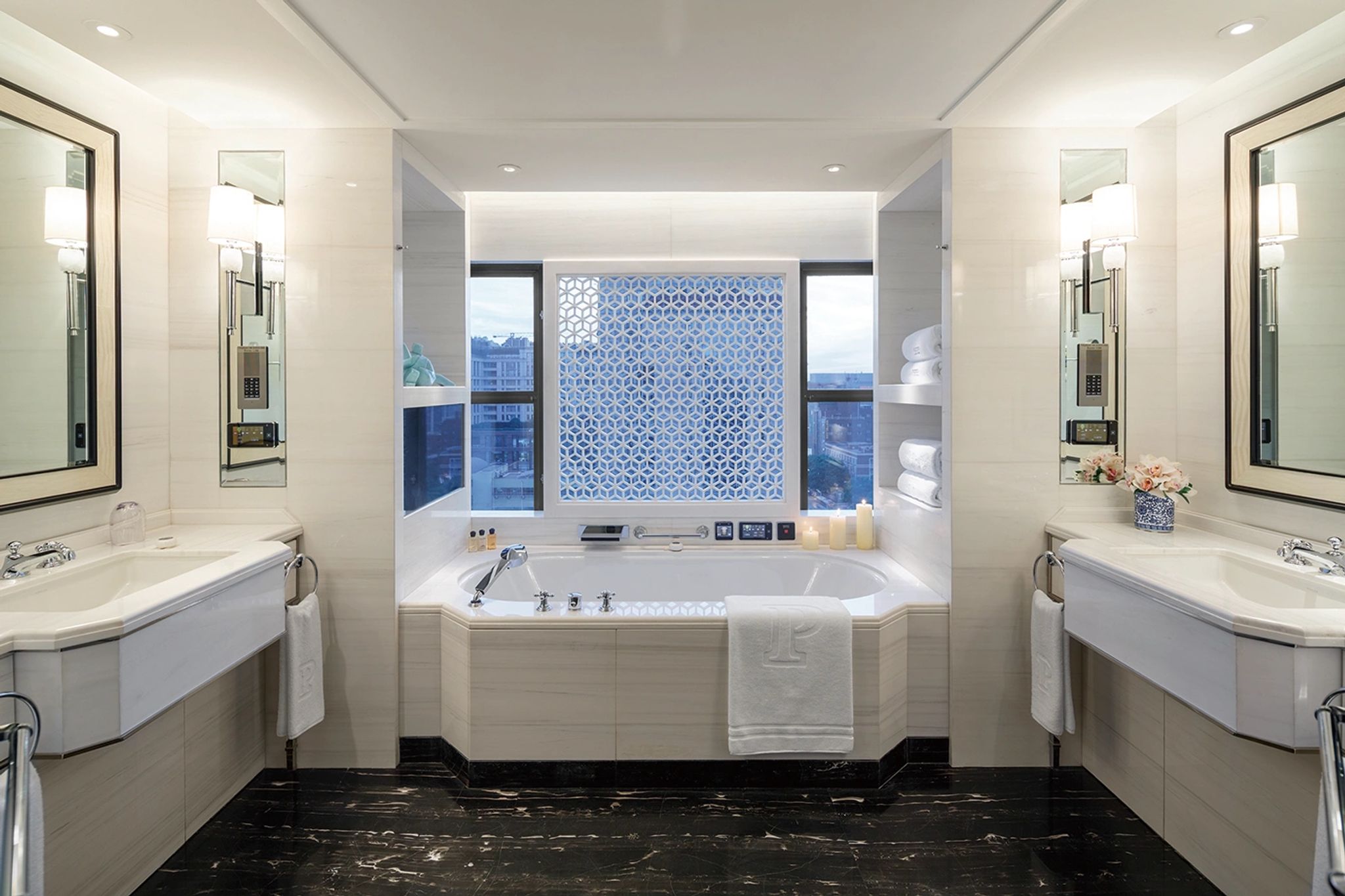 banho de banheira – banheira the peninsula – banheiro de luxo