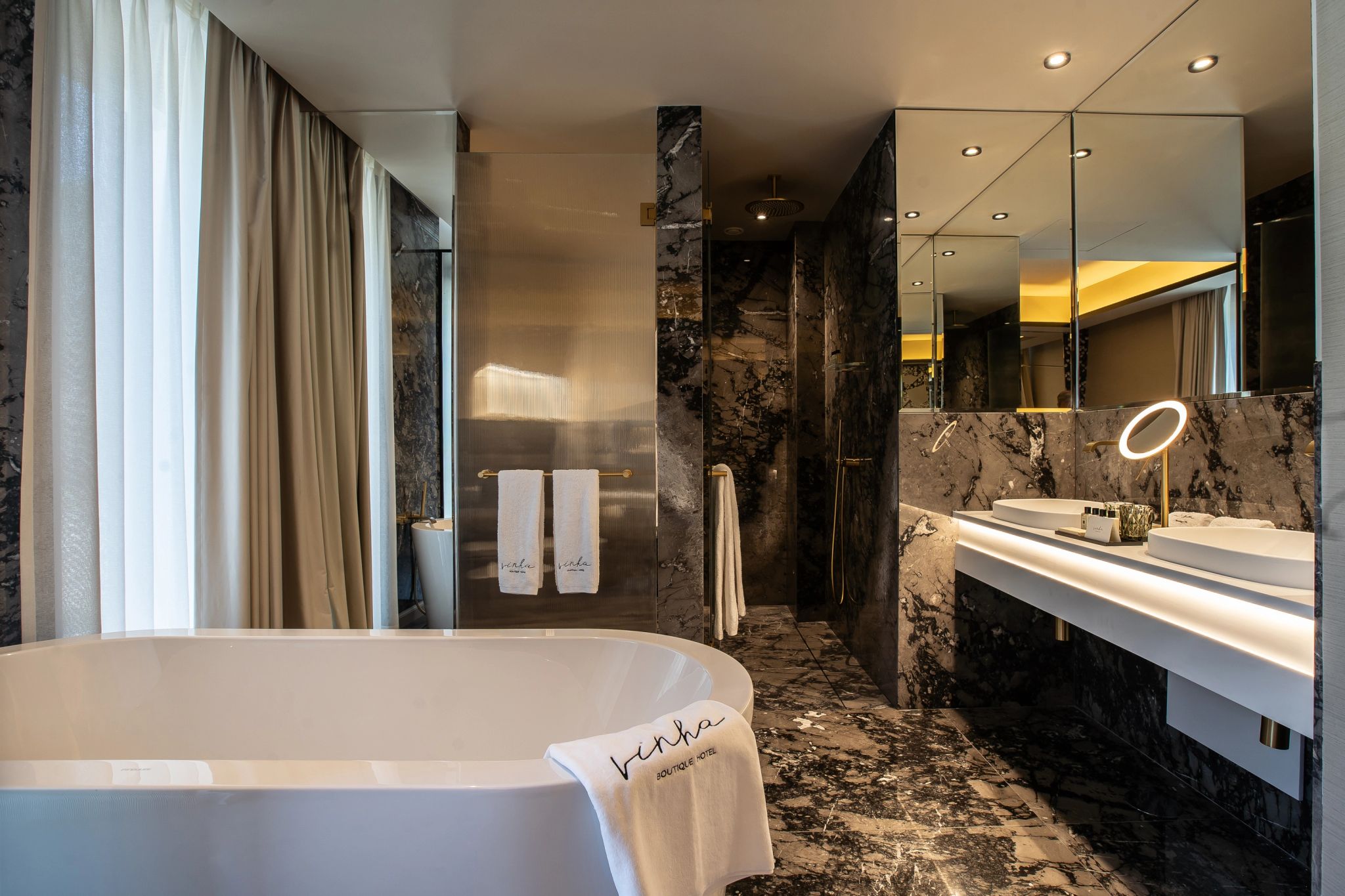 Deluxe banheiro premium – pia dupla - banheira