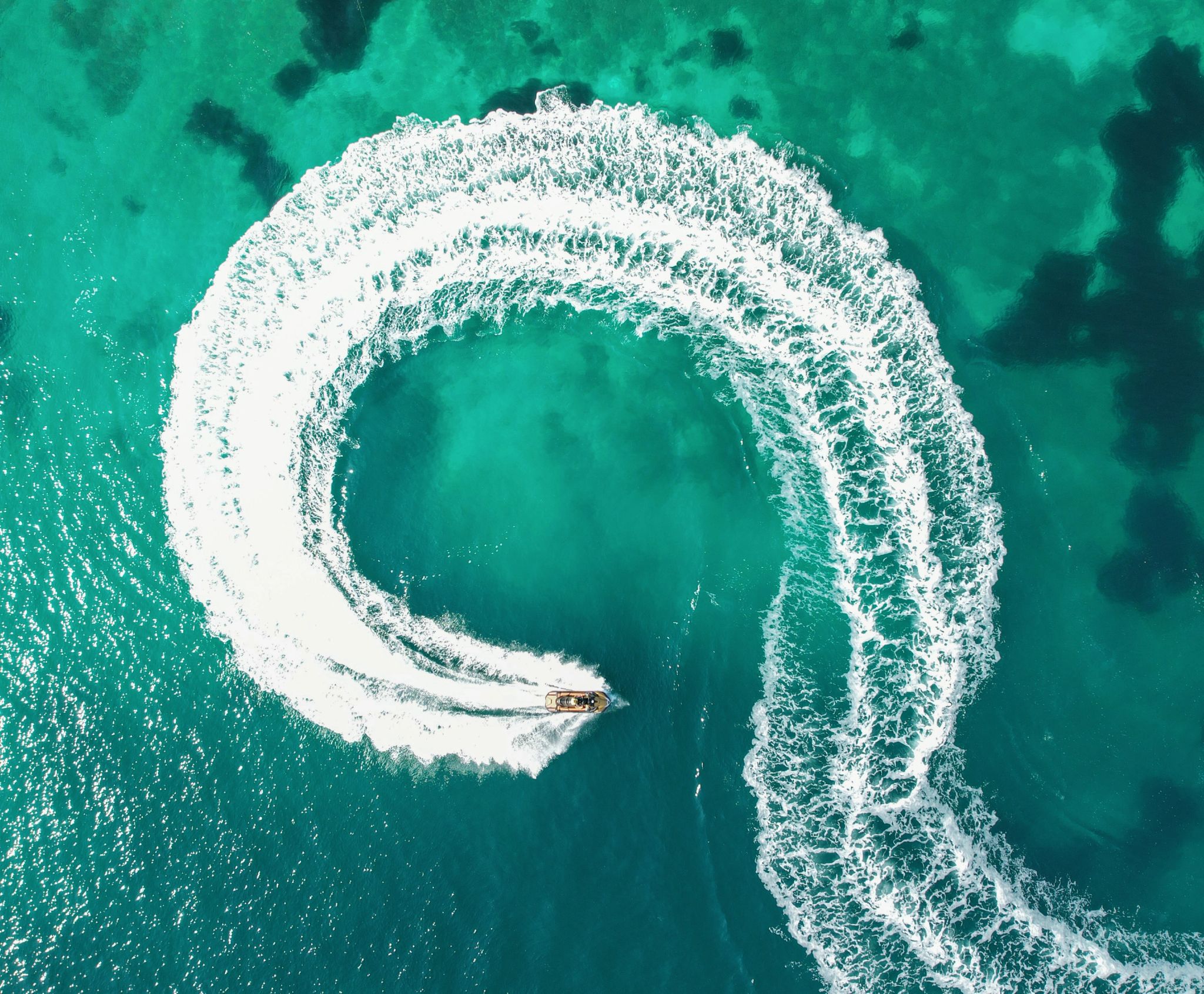 Esportes aquáticos passeio de barco - lazer ao ar livre - atividades aquaticas