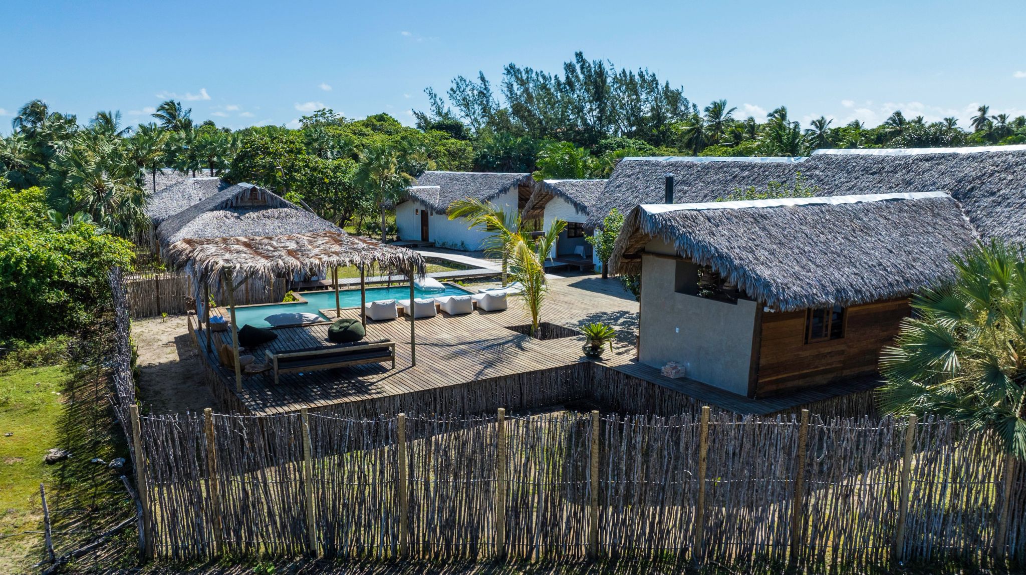 hotel com piscina - piscina externa - lazer ao ar livre