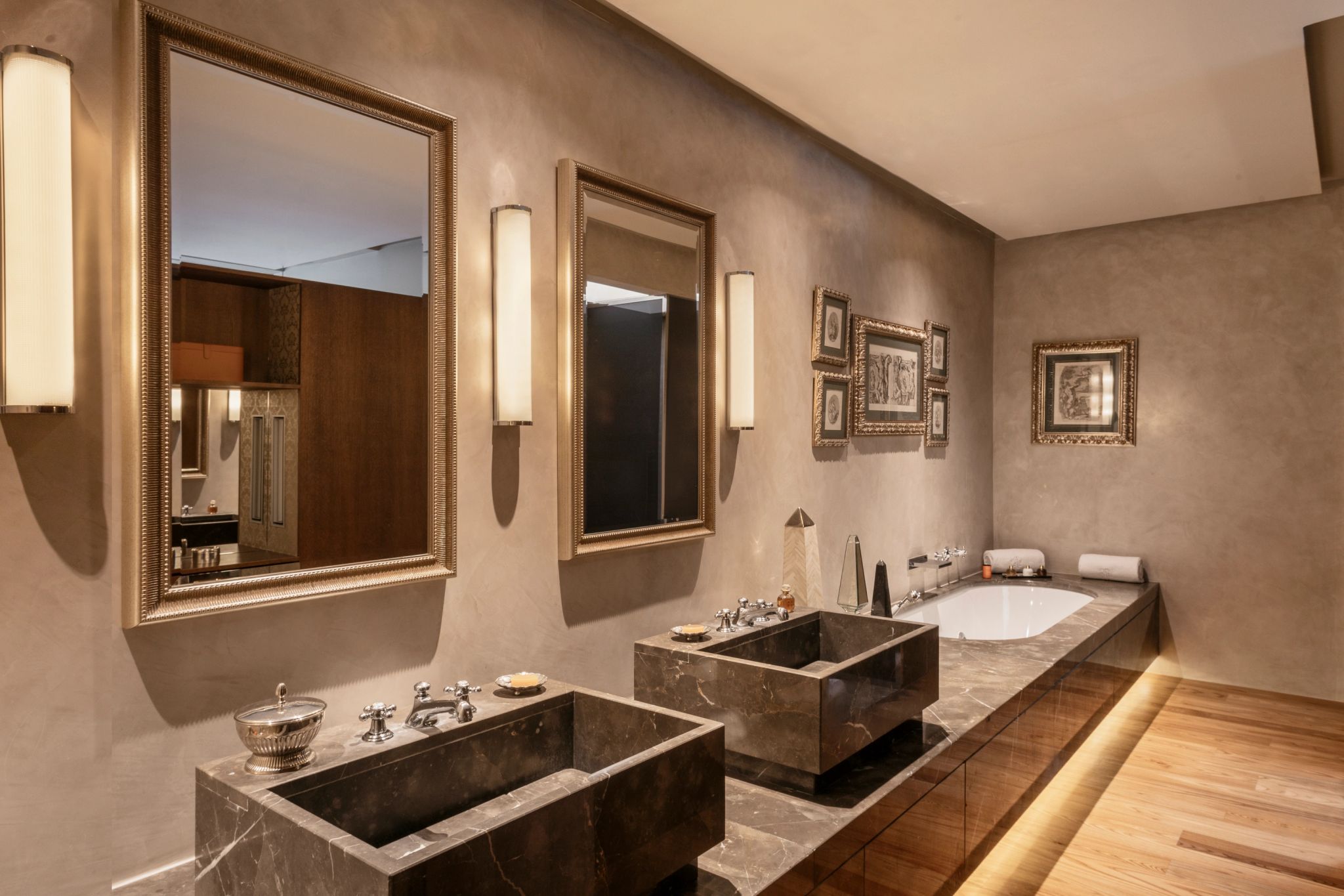 Rooftop Front Suite banheiro do hotel – banheira de luxo - banho premium