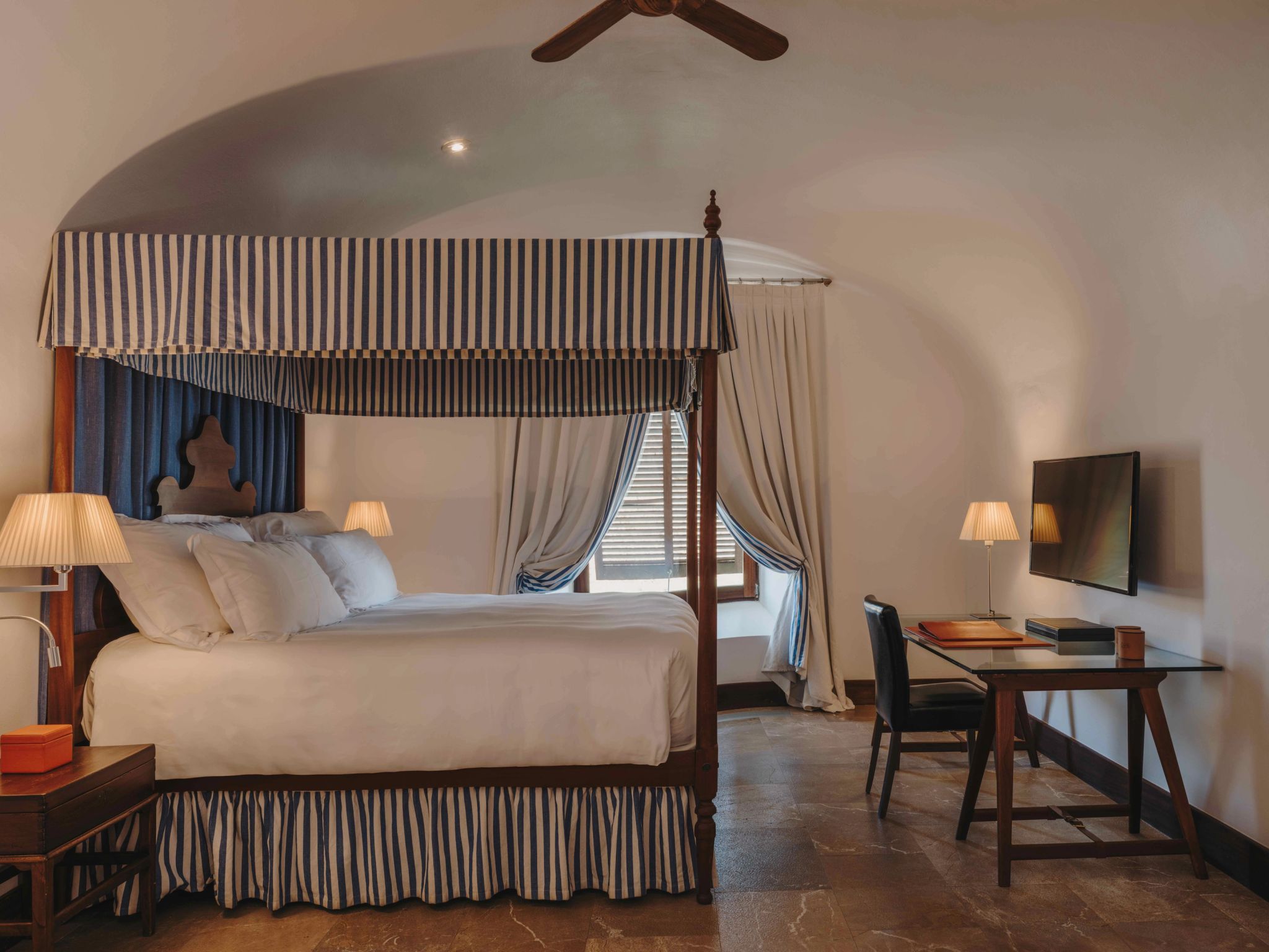 Suite Cap Rocat suite king - decoraçao classica - suite casal