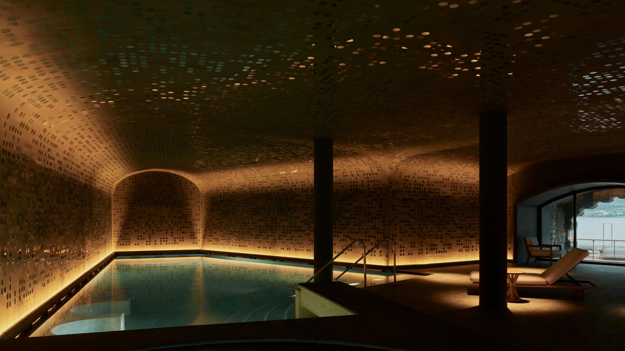 Piscina interna do spa piscina aquecida – piscina de luxo - hotel com piscina - banho de piscina