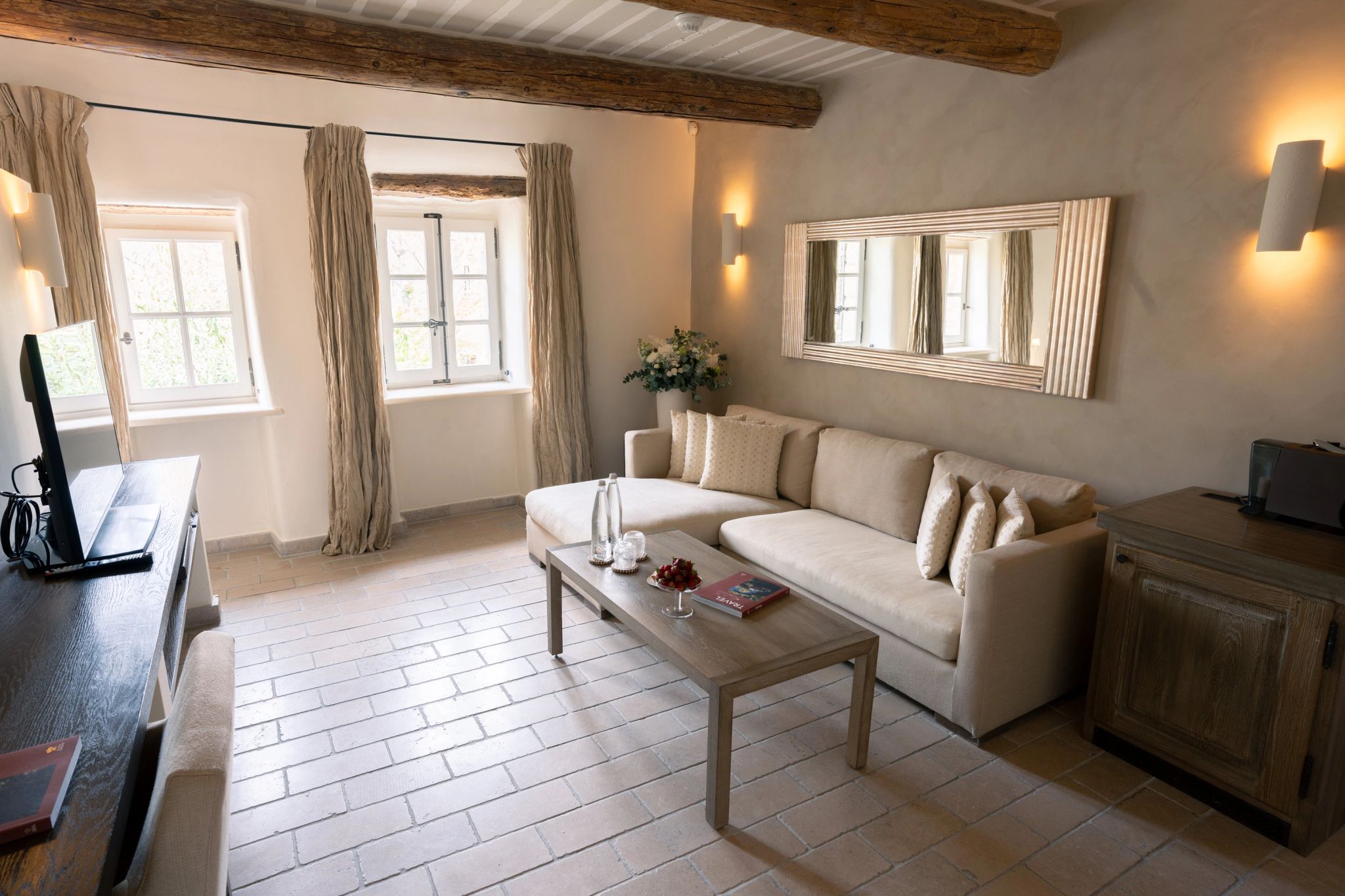 Classic Suite mesa de trabalho – sala de tv – sala privativa - suite com sala - sala de estar