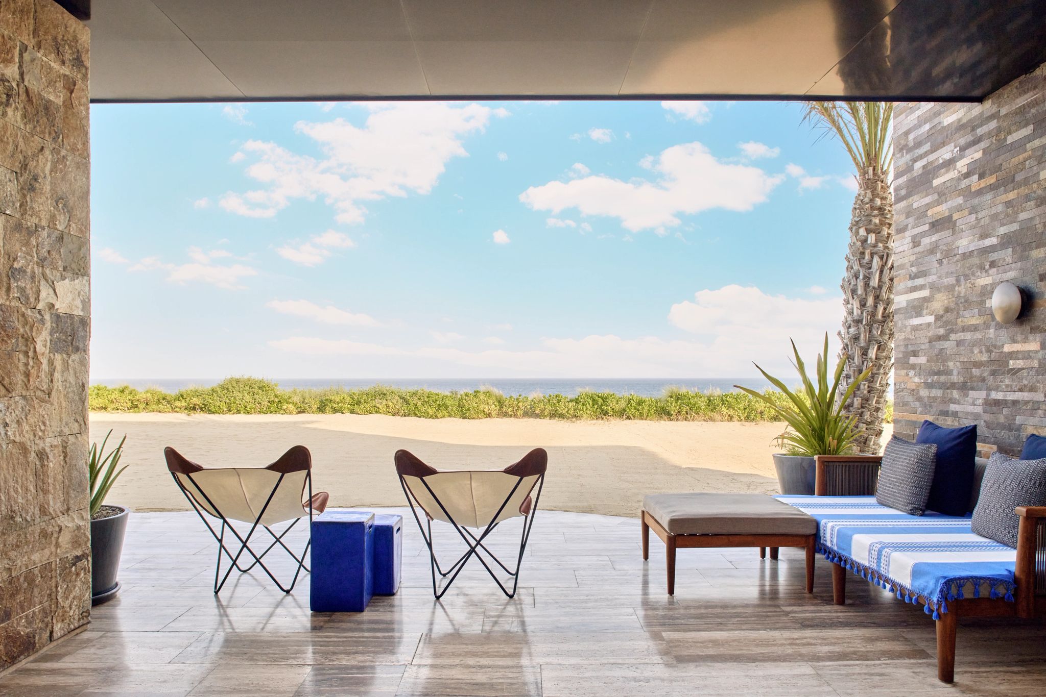 Oceanfront Two Queen Ground Floor Terrace terraço vista mar - vista praia - terraço mobiliado - terraço privativo - quarto com terraço