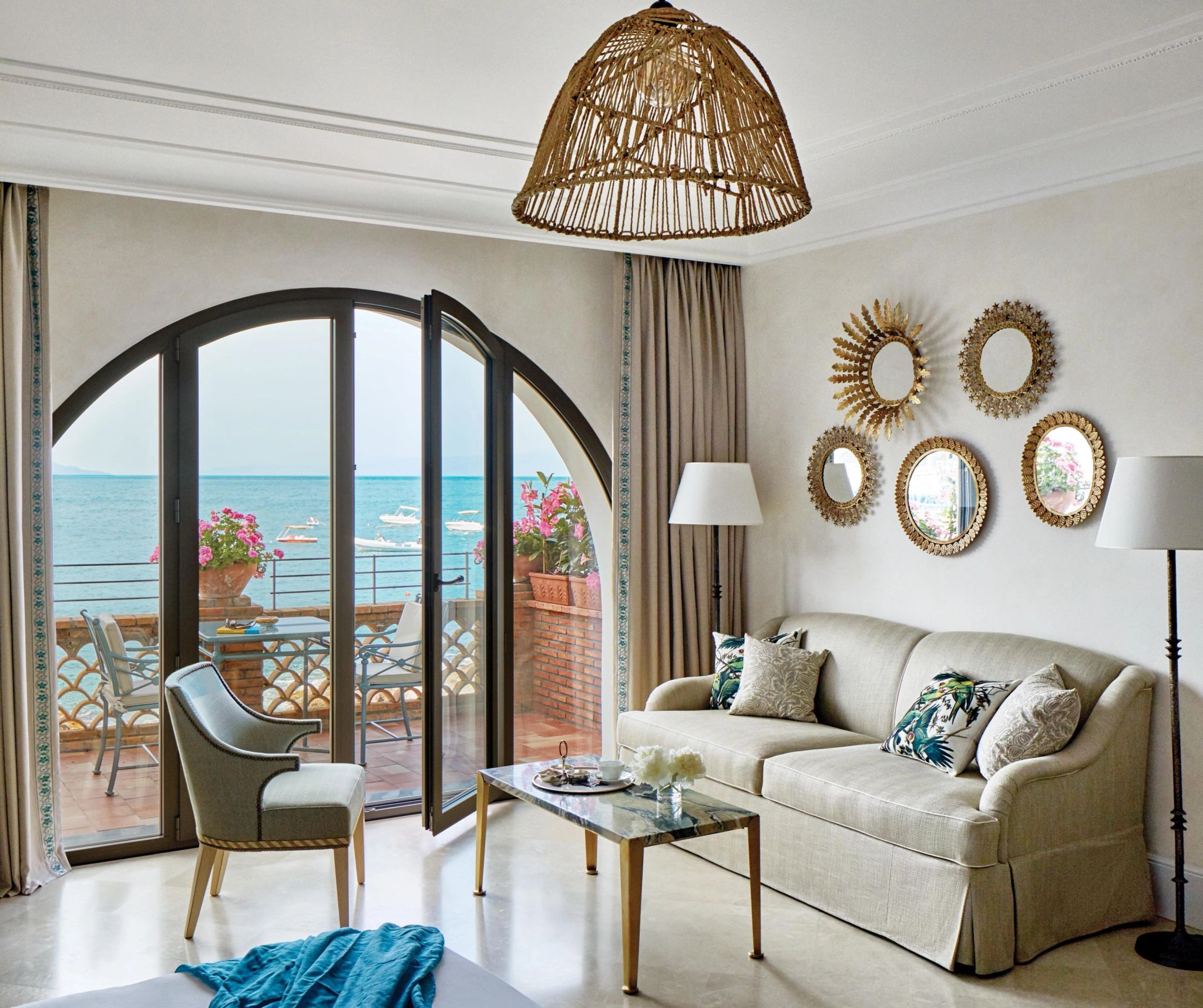 Premium Sea View Junior Suite Balcony suite iluminada - decoracao clean - vista mar