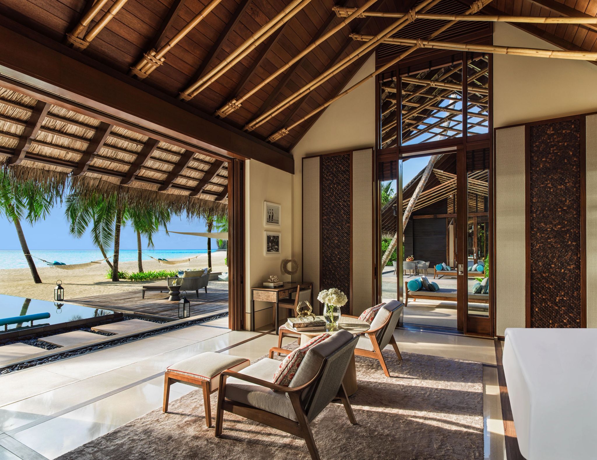 Two Villa Residence Pool quarto king - quarto com varanda - varanda privativa