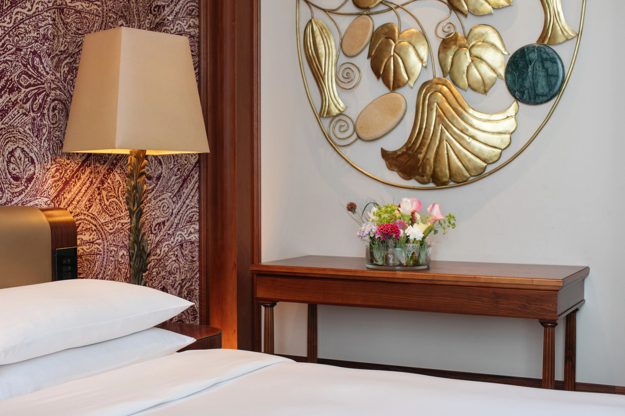 One King Bed   decoraçao elegante – design de luxo – quarto de hotel