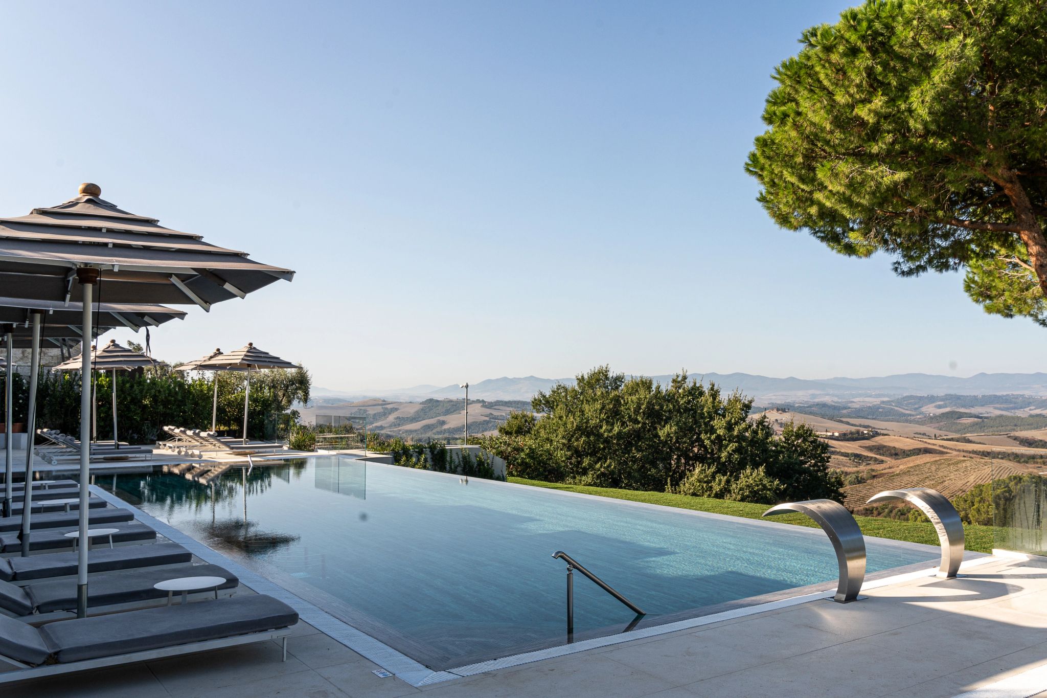 piscina ao ar livre - piscina vista toscana - piscina do hotel - piscina - verao na italia