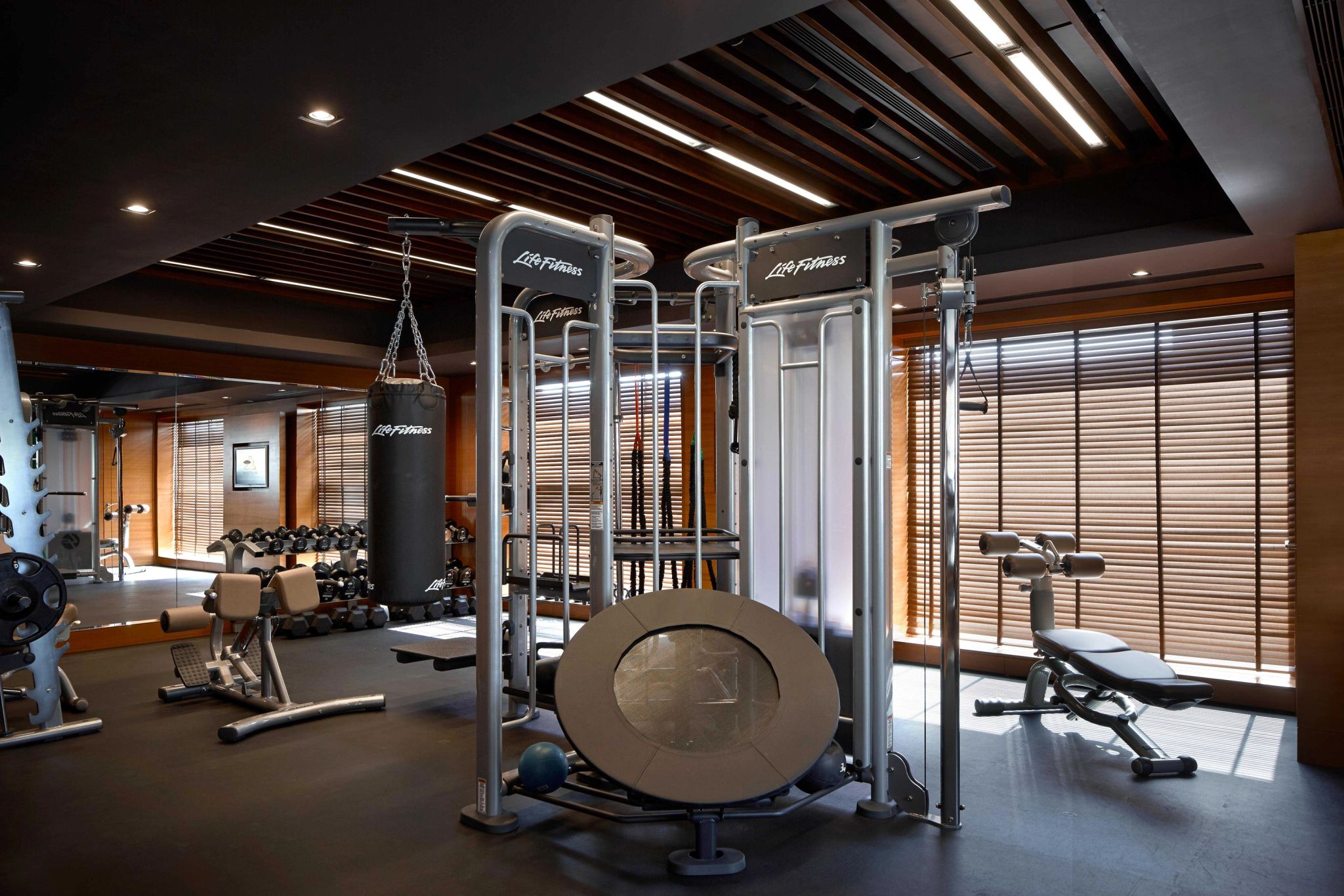 academia 24h - academia em hong kong - academia moderna - treinos de academia