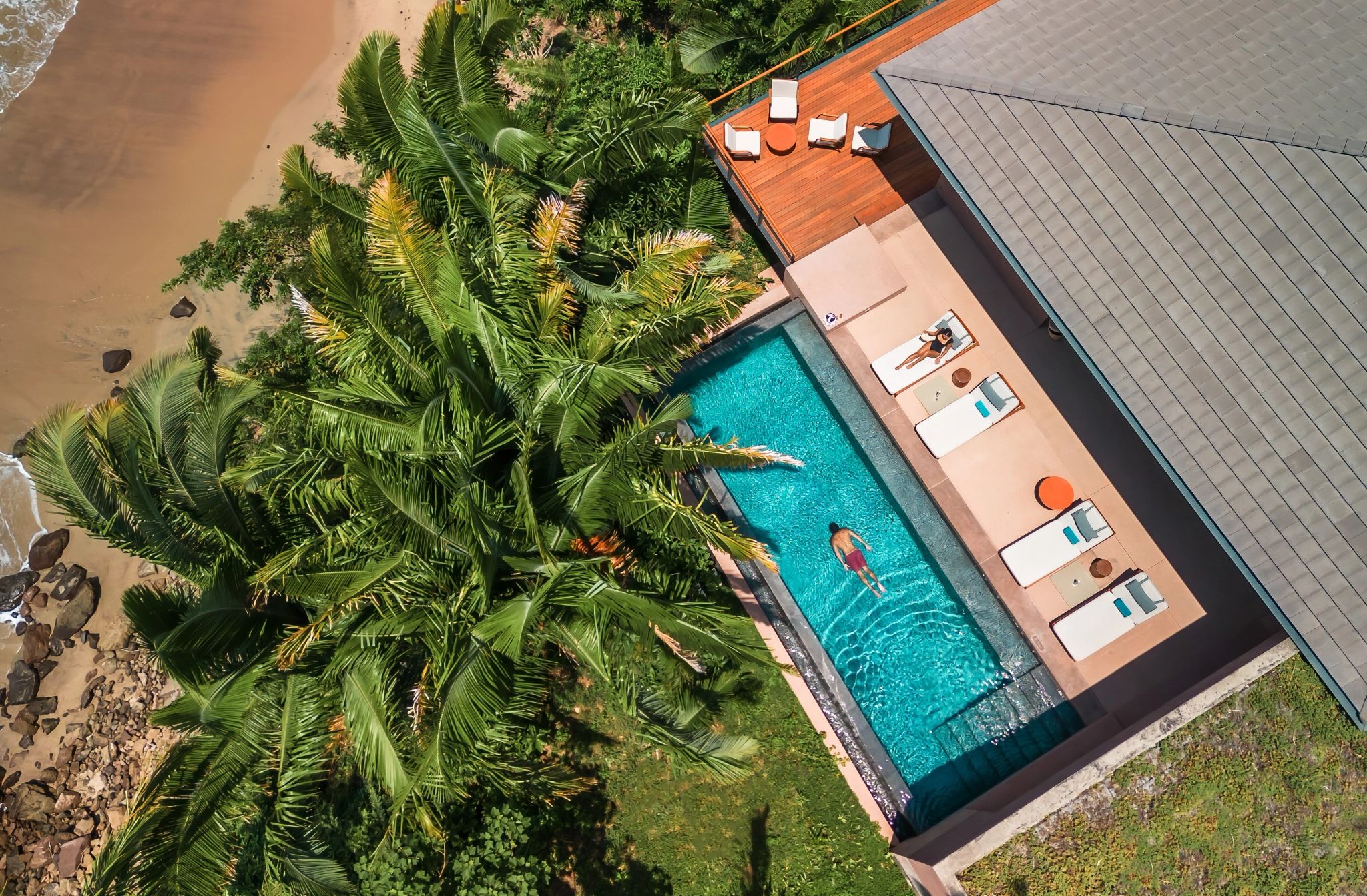 piscina de luxo – paisagem tropical – villa privativa - vista aerea - piscina ao ar livre