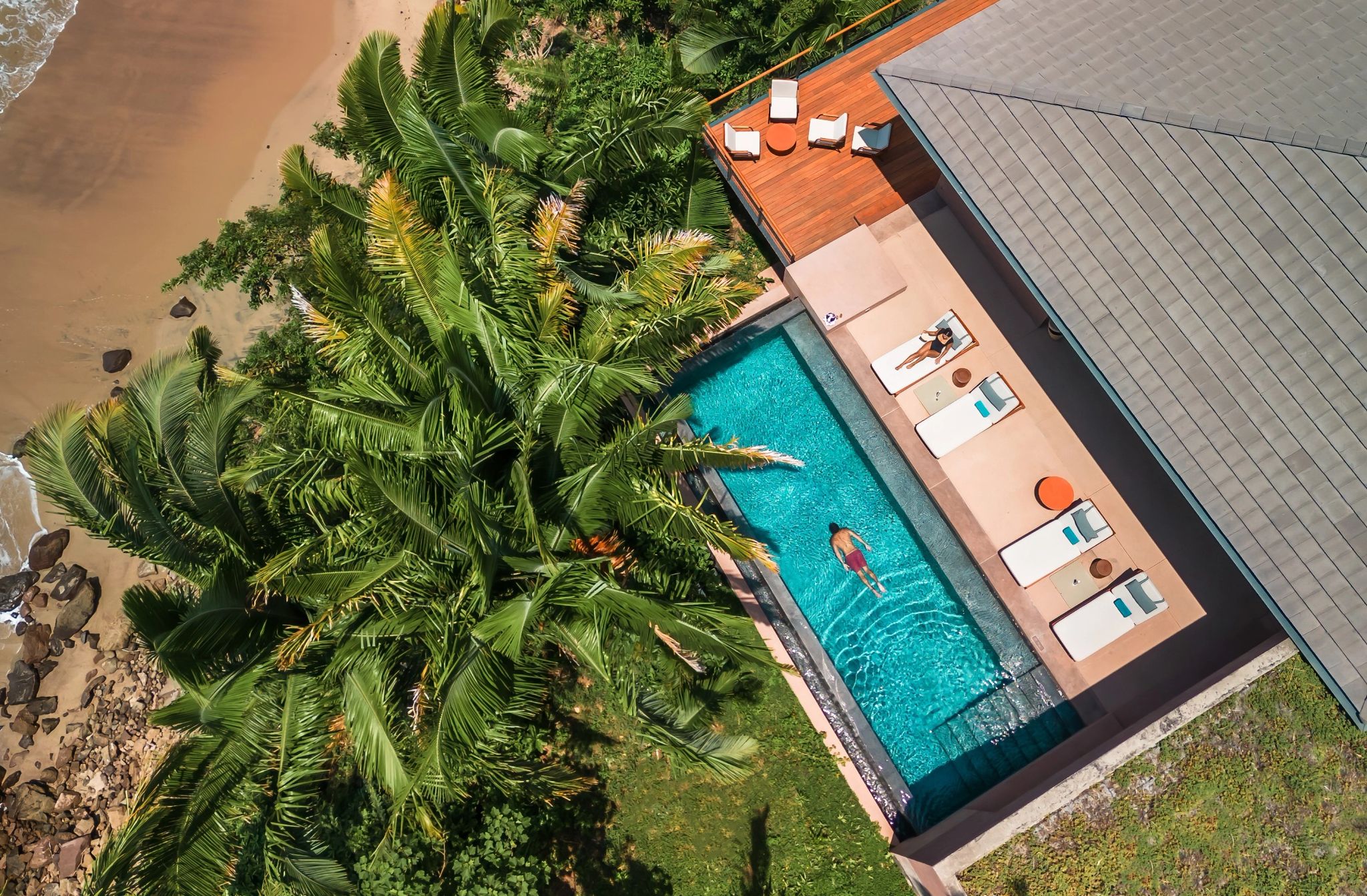 piscina de luxo – paisagem tropical – villa privativa - vista aerea - piscina ao ar livre