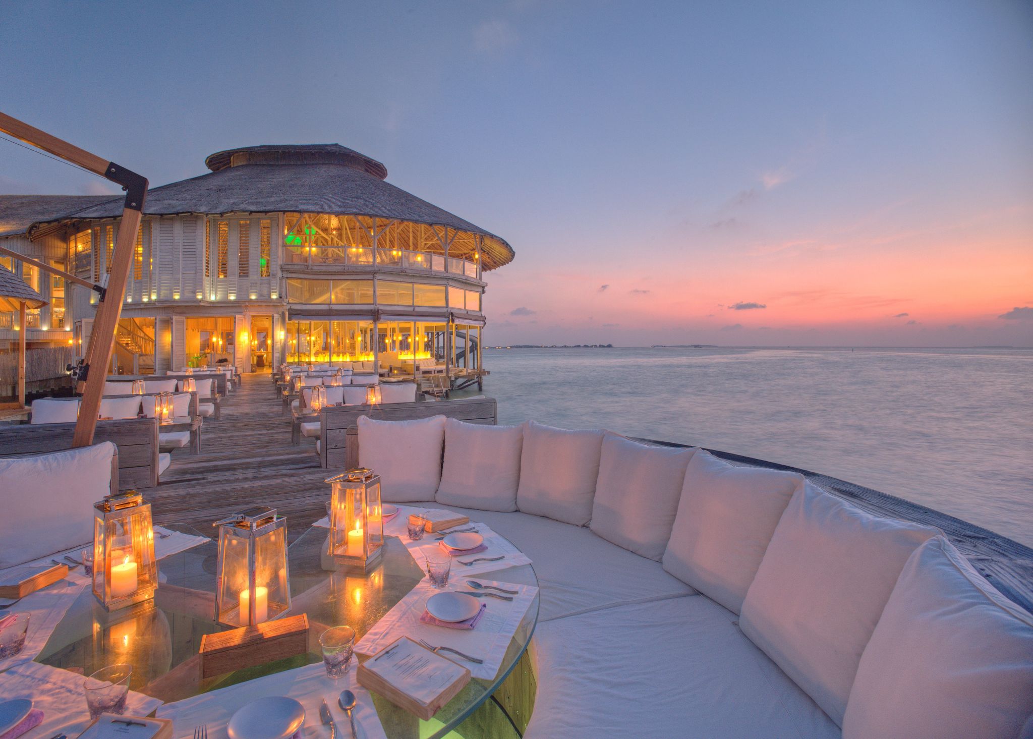 Restaurante Overseas by Mathias Dahlgren restaurante beira mar - restaurante frutos do mar - lounge gourmet