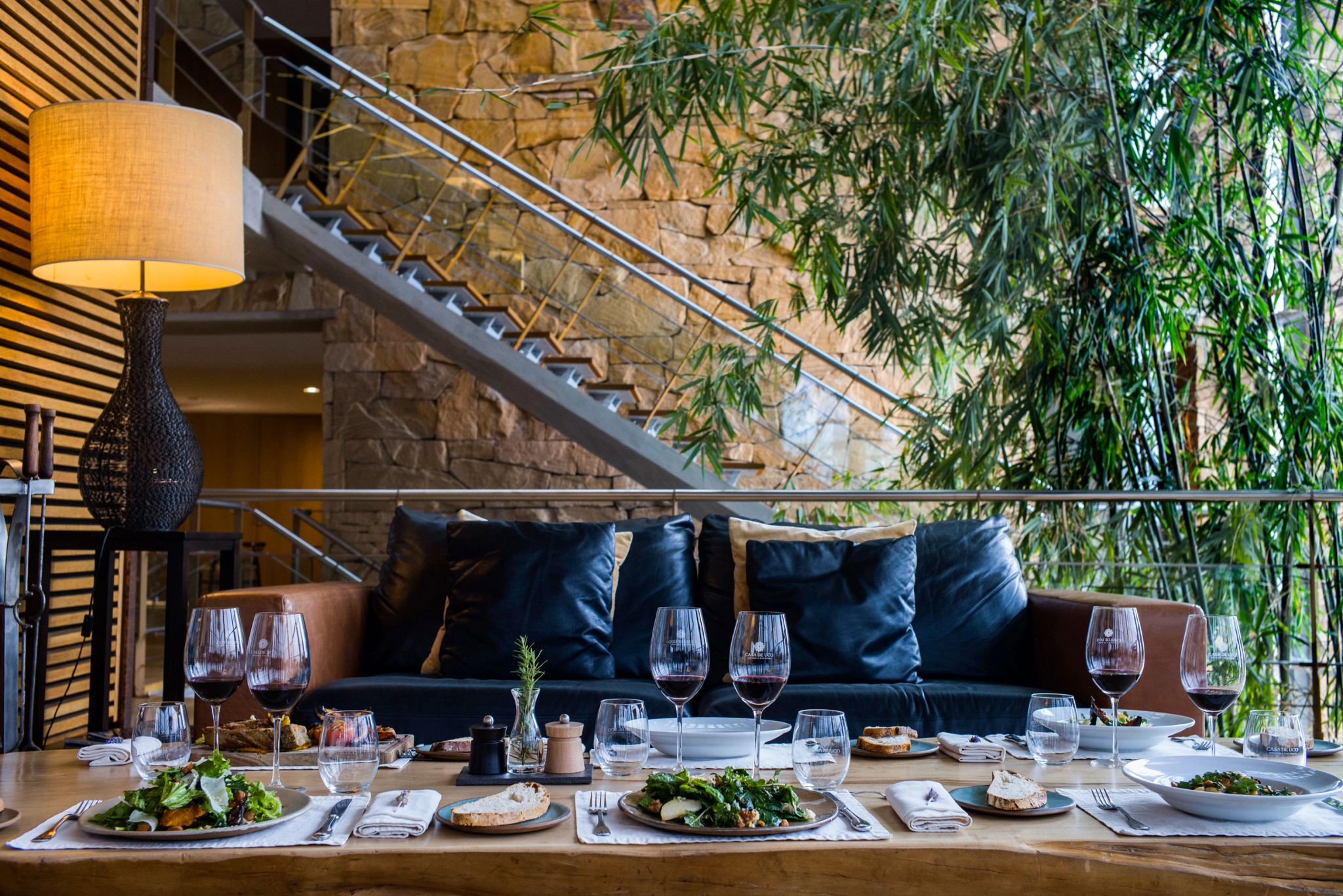Restaurante Casa de Uco espaço gastronômico refinado com luz natural e pratos gourmet – restaurante de luxo
