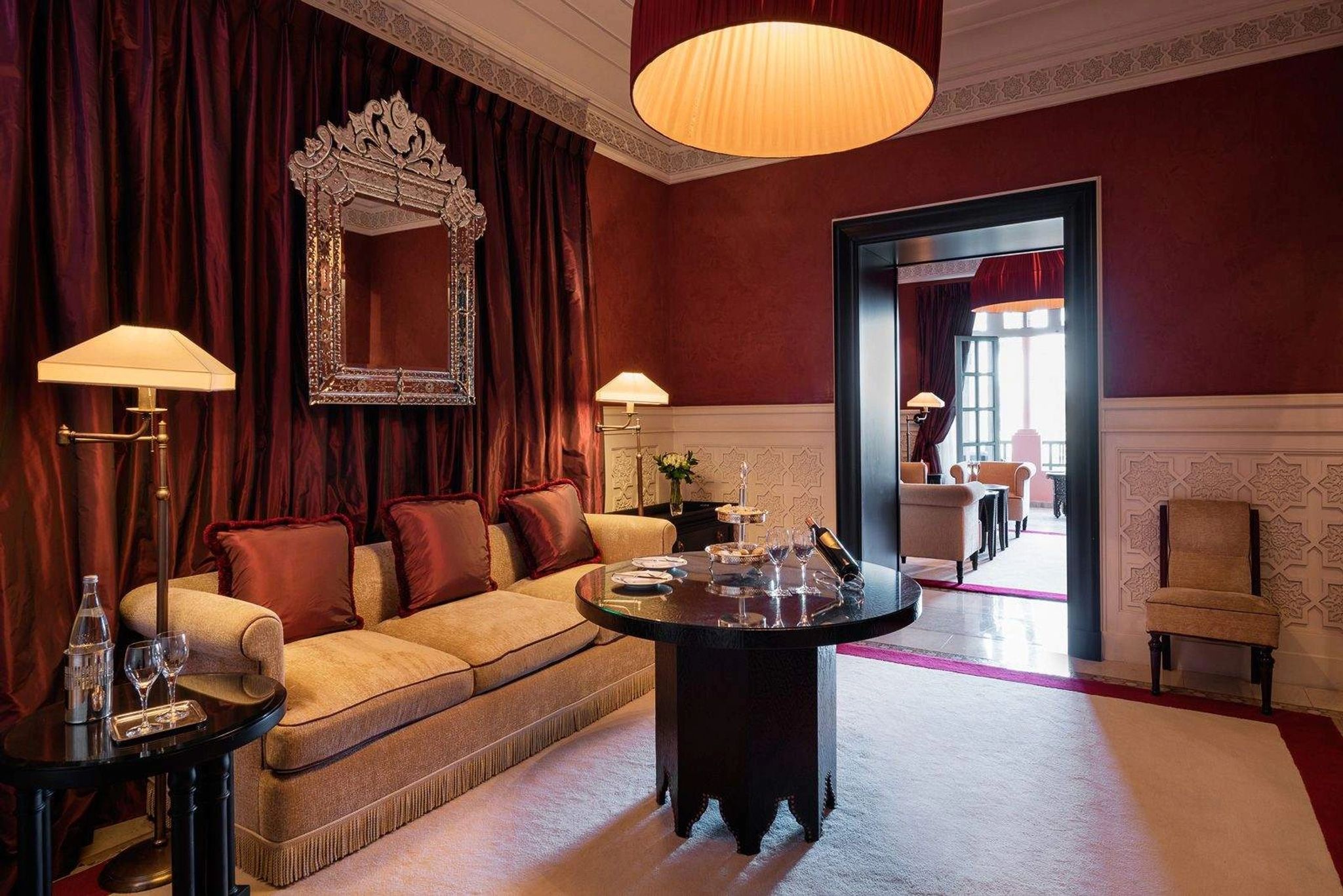 Suite Prestige sala estar prestige - dois saloes mamounia - living suite jardins Banheiro: banheiro prestige mamounia - banheira suite atlas - banheiro marmore palace