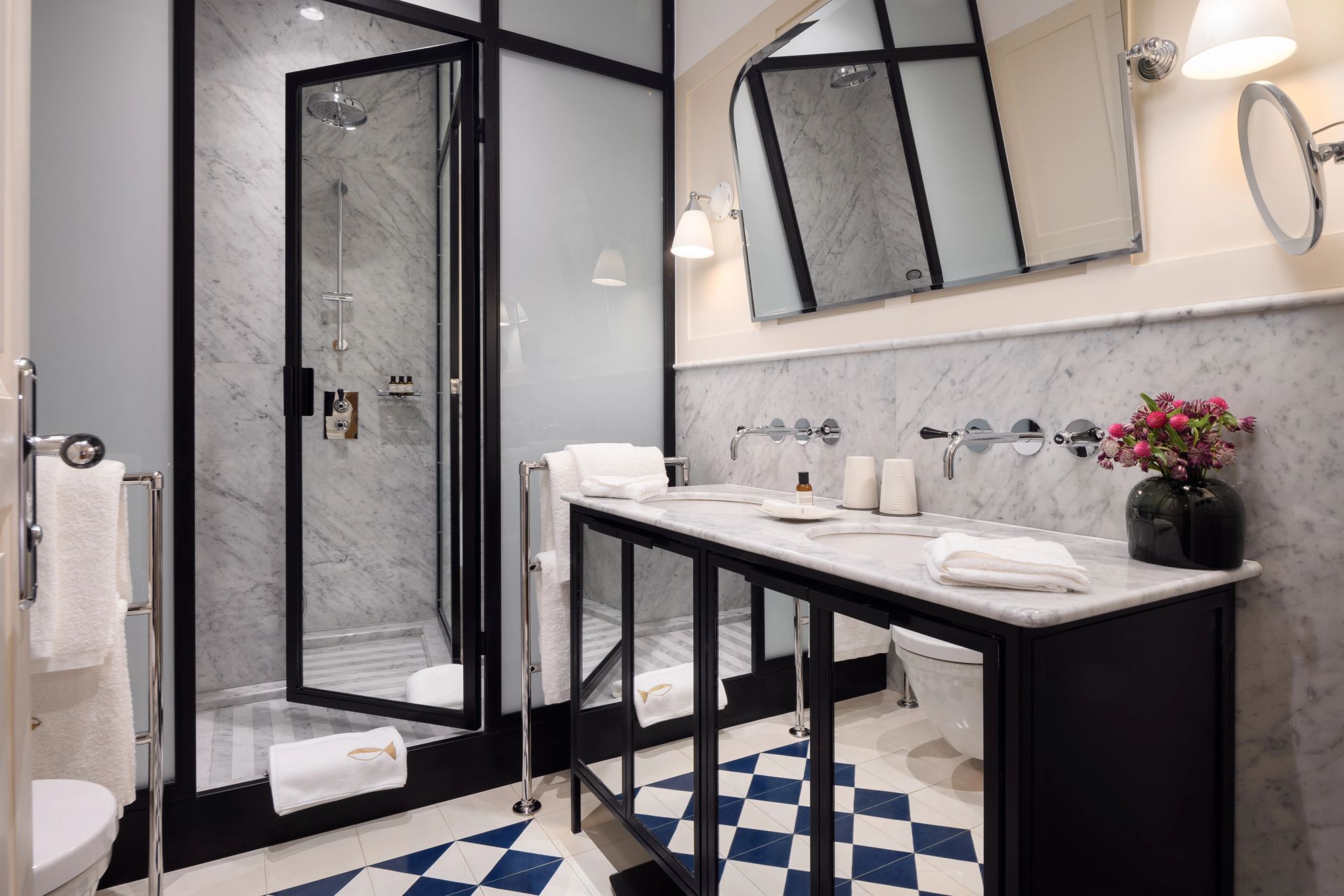 Classic Chiado Queen banho premium – pia dupla – banheiro de luxo