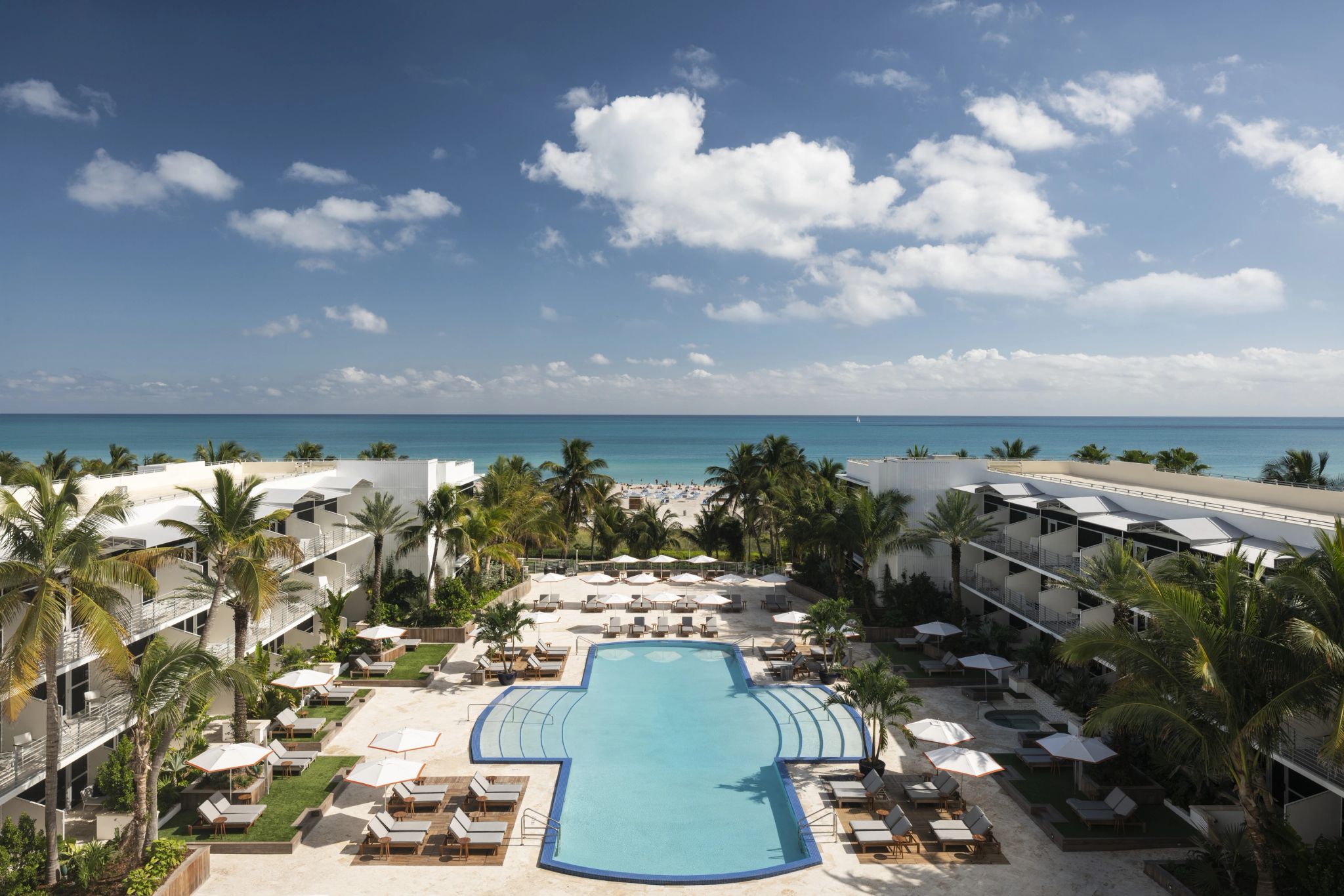 hotel com piscina - piscina de luxo - hotel frente mar