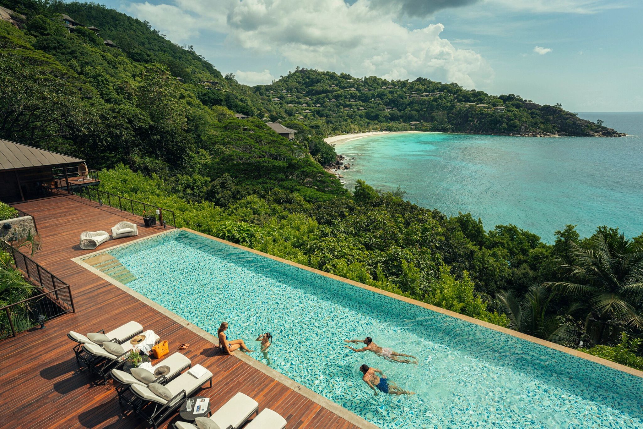 piscina externa - lazer em familia - lazer ao ar livre