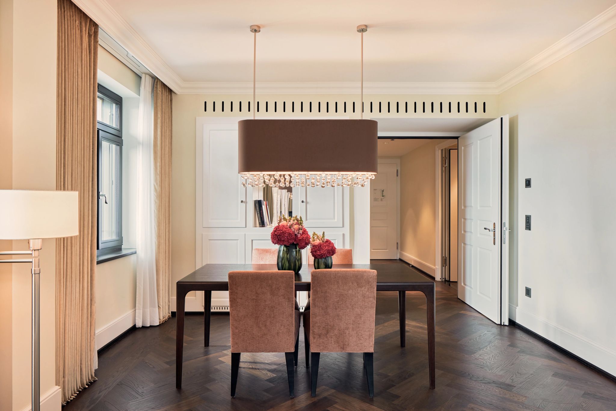 sala de jantar – jantar na suite - decoraçao de luxo - mesa de jantar - jantar privativo