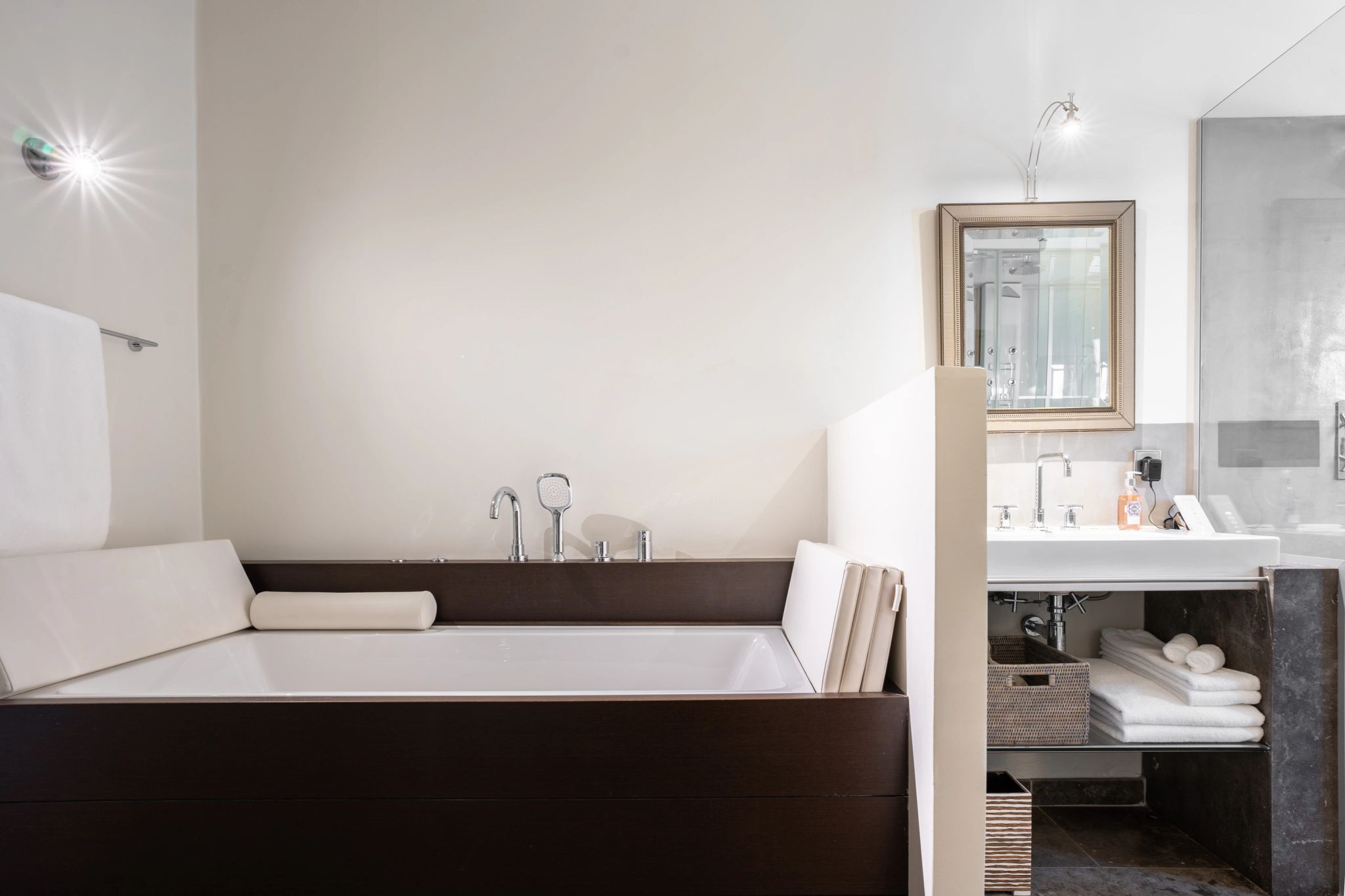 Sunset Suite banheira de imersao - suite com banheira - banho relaxante - banho de banheira