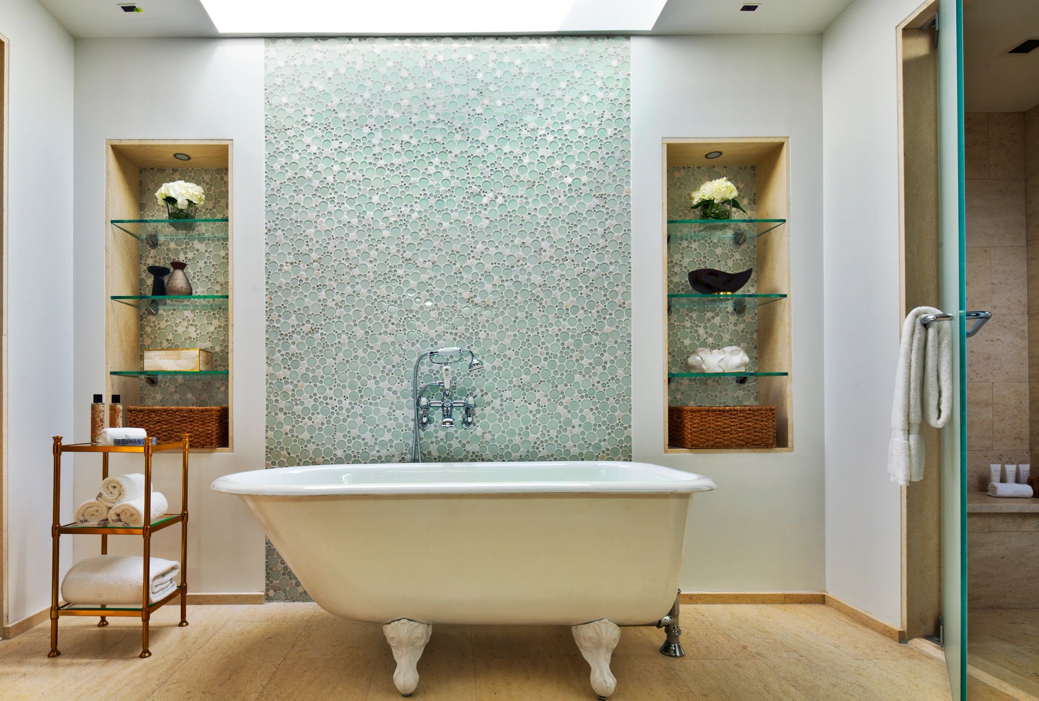 banho de banheira – banheiro com banheira – banheiro amplo - banheira de imersao