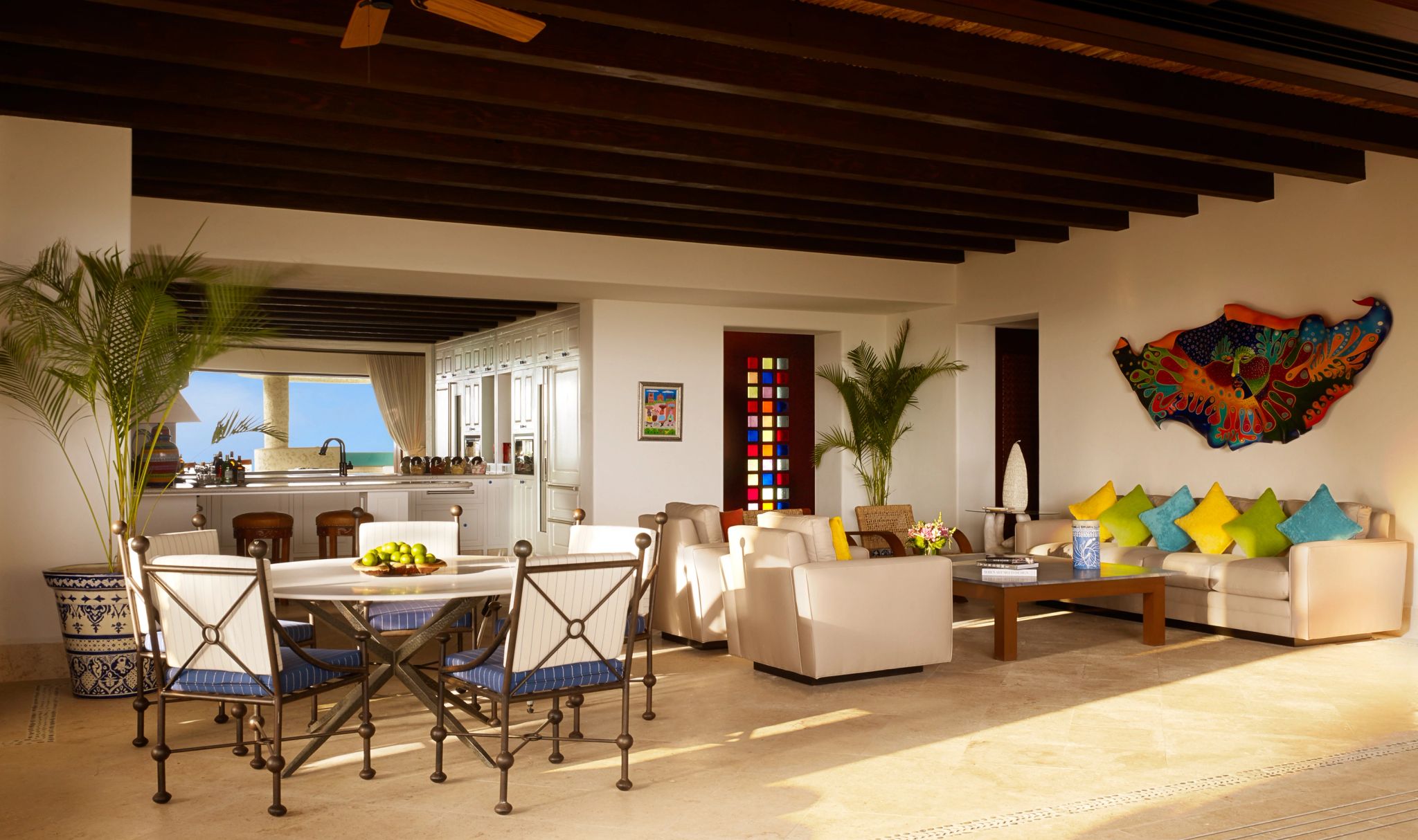 Three Bedroom Transpeninsular Signature Residence design tropical – area de estar – suite com cozinha