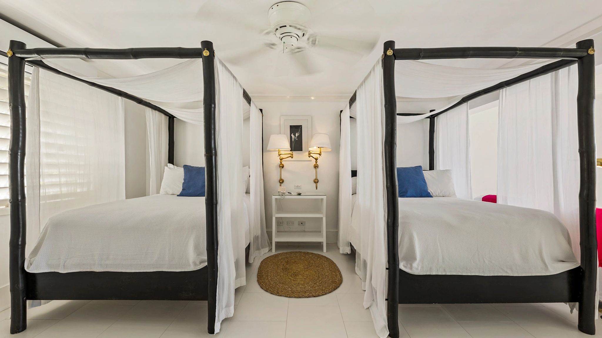 Oceanfront Balcony Double  camas de dossel - quaro duplo - quarto com duas camas