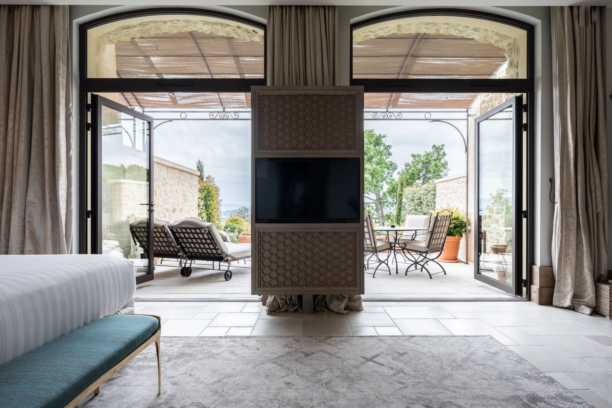 Cyrène Suite suite com terraço - terraço mobiliado - terraço privativo - suite com tv