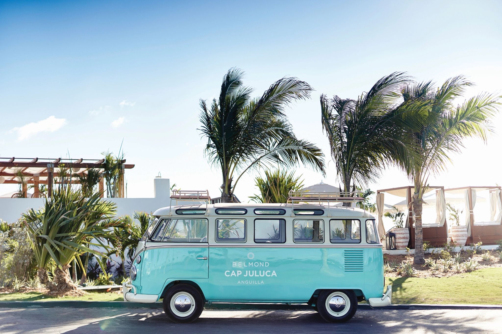 belmond cap juluca - hotel belmond caribe - kombe - transporte de kombe - carro vintage