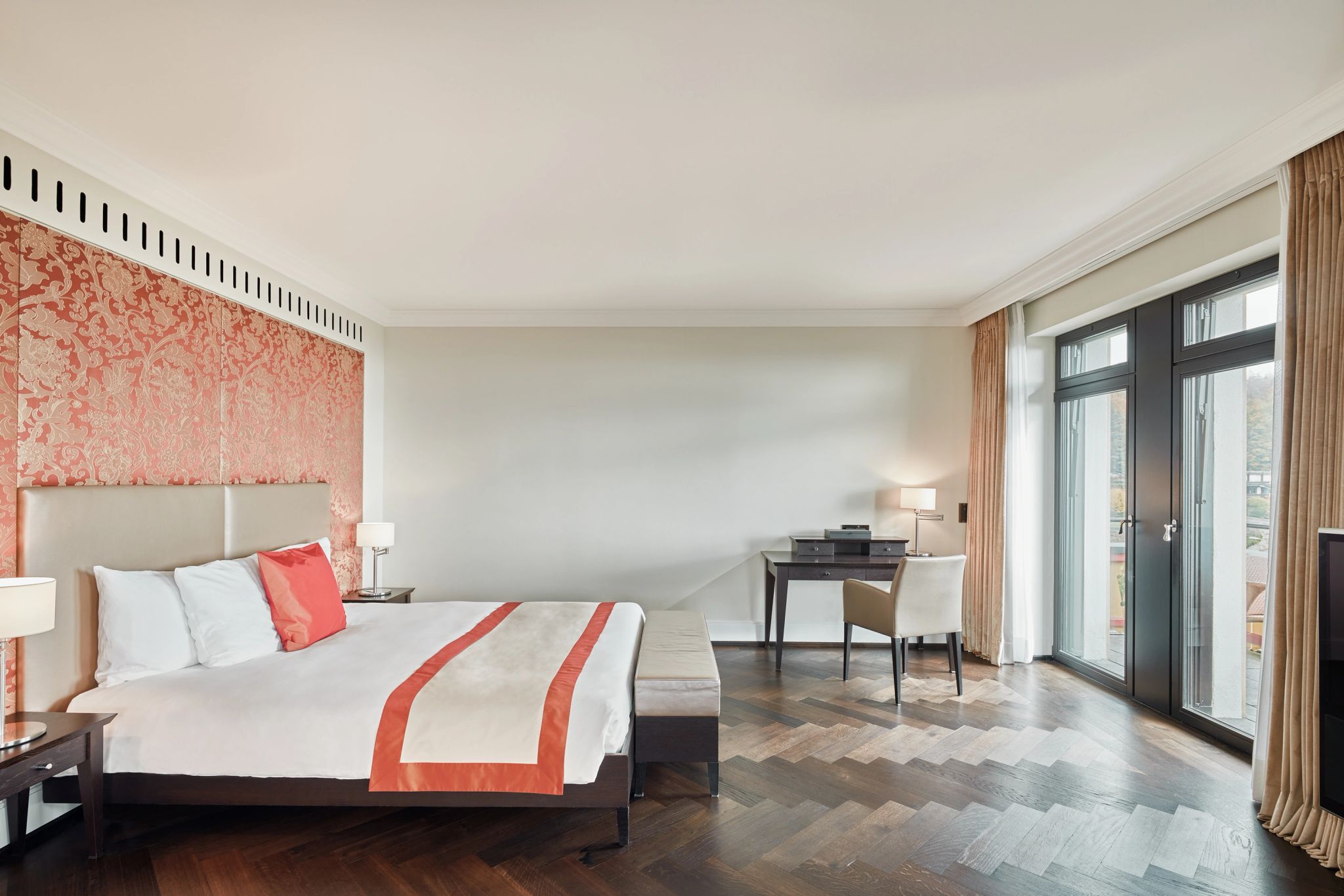 suite casal – suite de luxo – mesa de trabalho - cama king - suite cama king - suite moderna