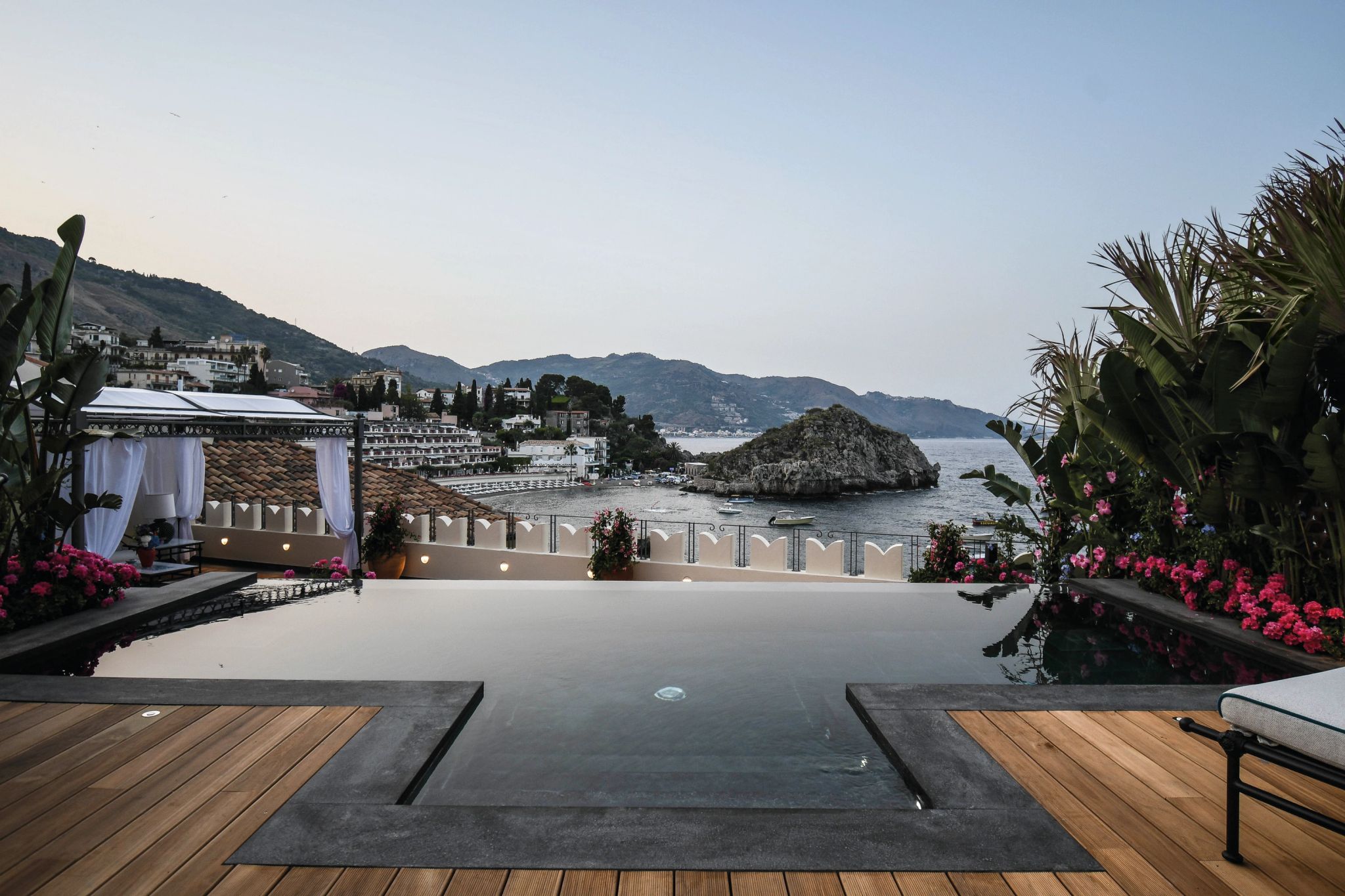 Ionica Pool Suite piscina privativa – suite com piscina – piscina vista mar