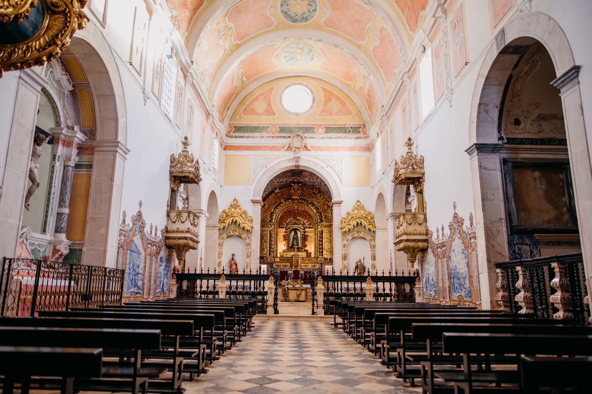 Igreja bancos de madeira igreja - nave principal - arquitetura religiosa