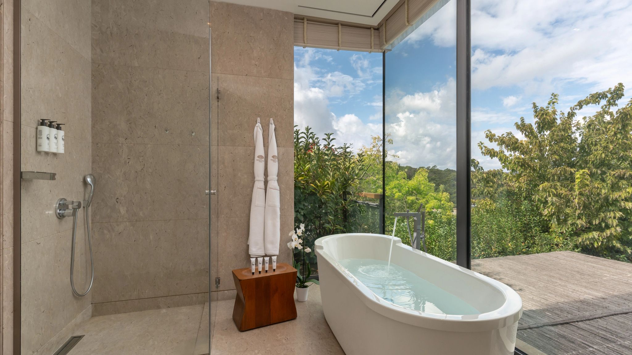 Three Bedroom Garden View Apartment banheira de imersao - banho premium - banho relaxante