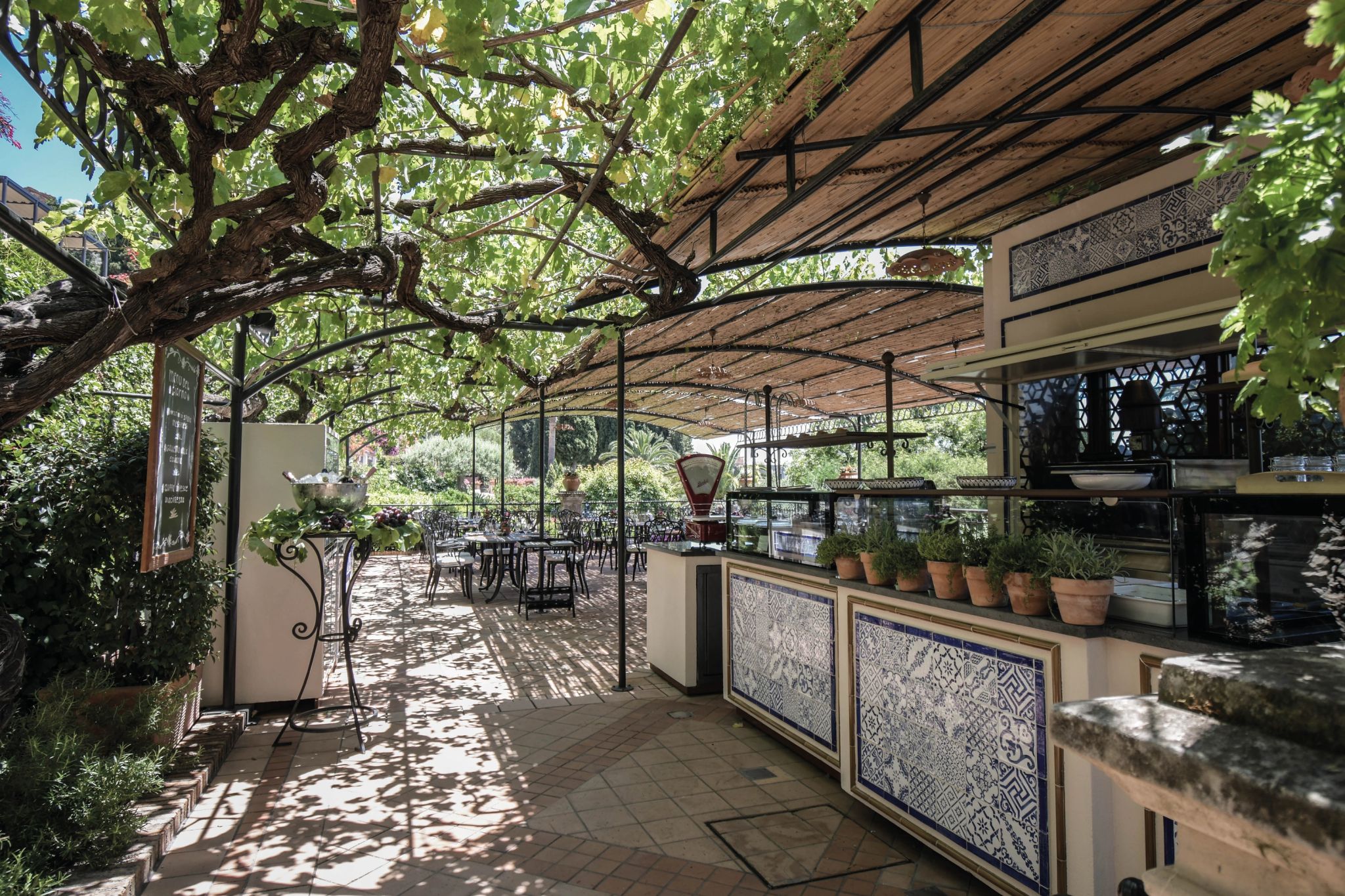 alta gastronomia - restaurante ao ar livre – grand hotel timeo