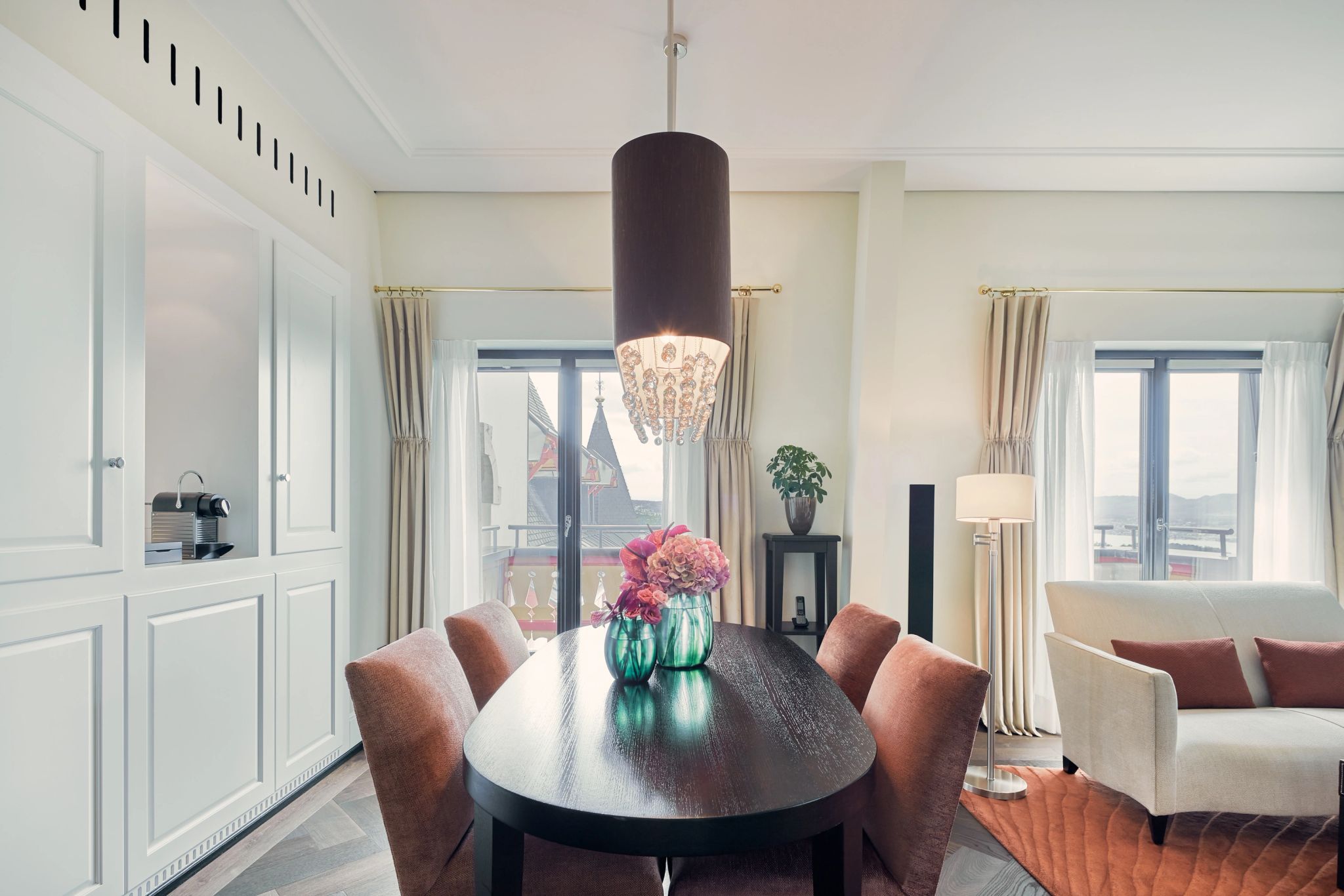 design de luxo – jantar na suite – sala de jantar  - mesa de jantar - suite ampla