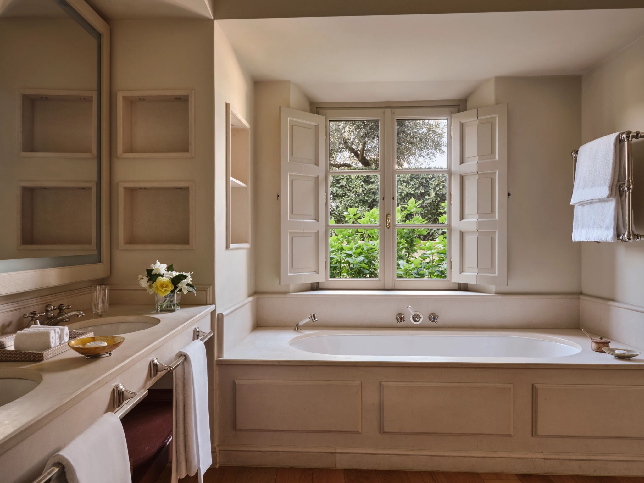 Castiglion del Bosco Suite banheira de luxo – banheiro com banheira