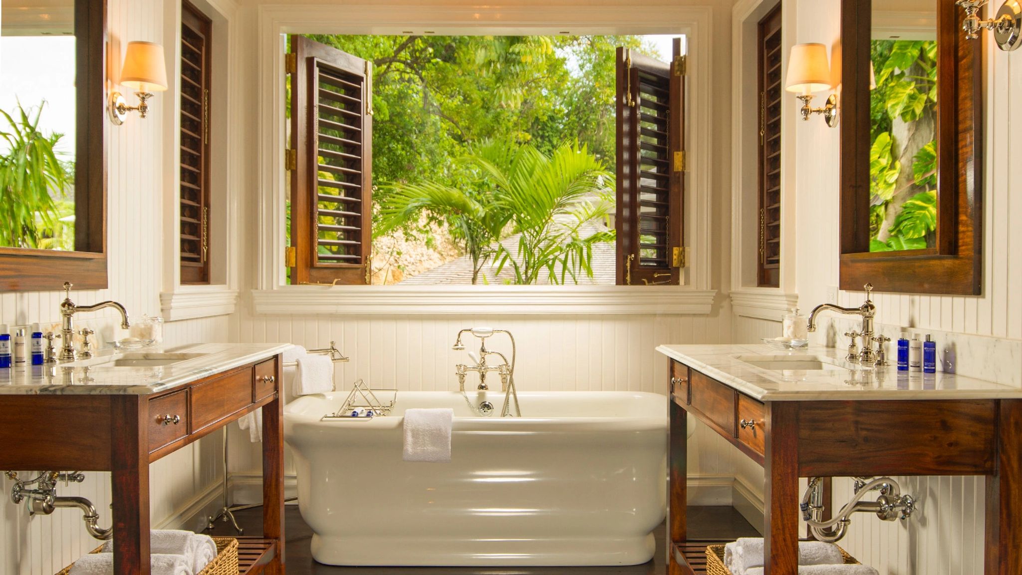 Estate Villa banheiro casal - banheira de imersao - banheiro com pia dupla