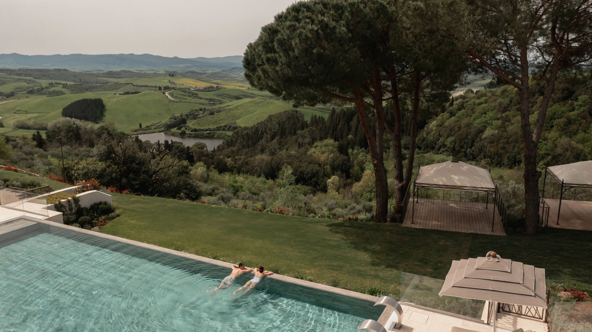 piscina ao ar livre - piscina externa - hotel com piscina - hotel no campo - piscina