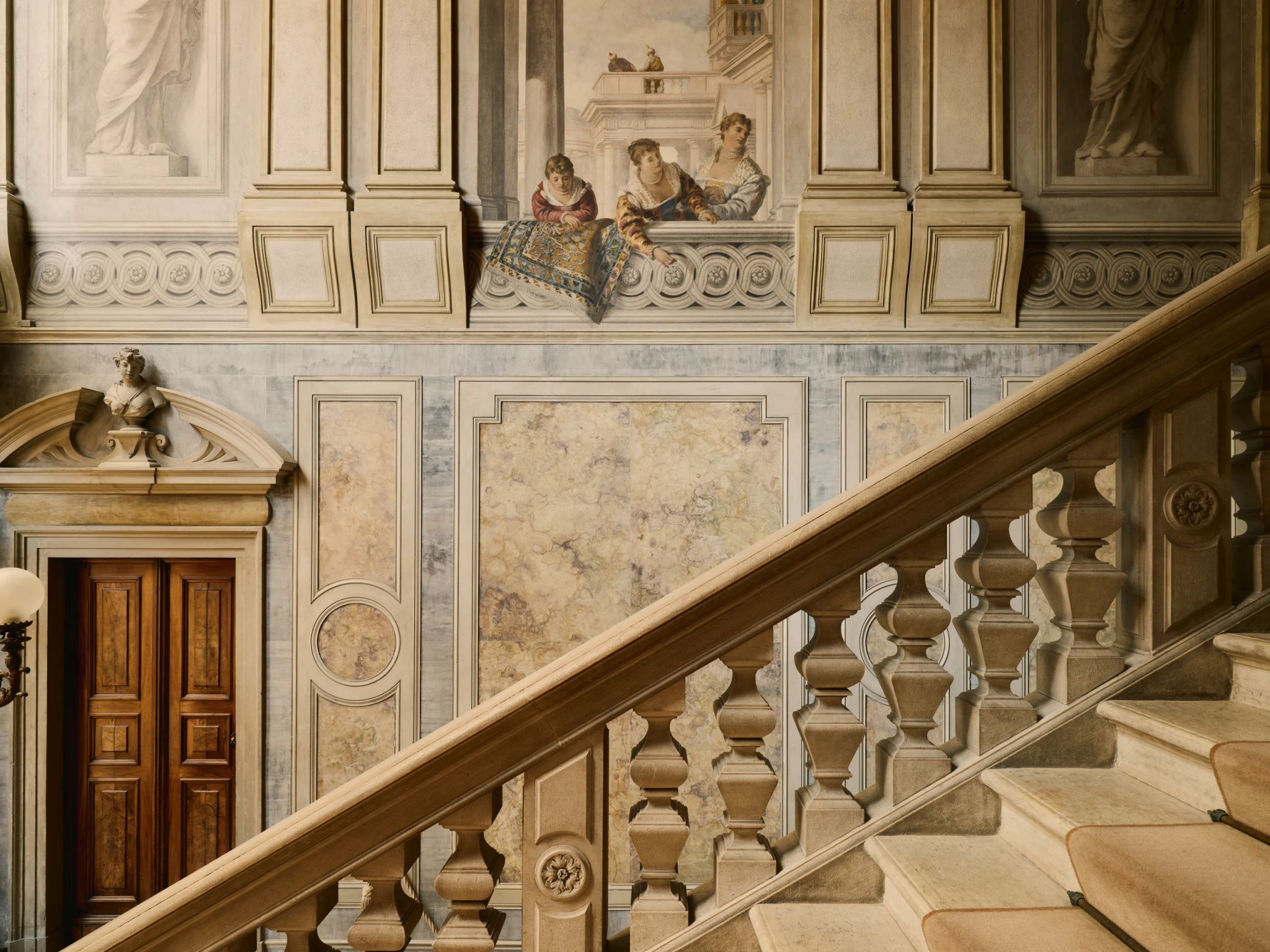 hotel historico - pintura original - escadas de marmore - interior do palacio
