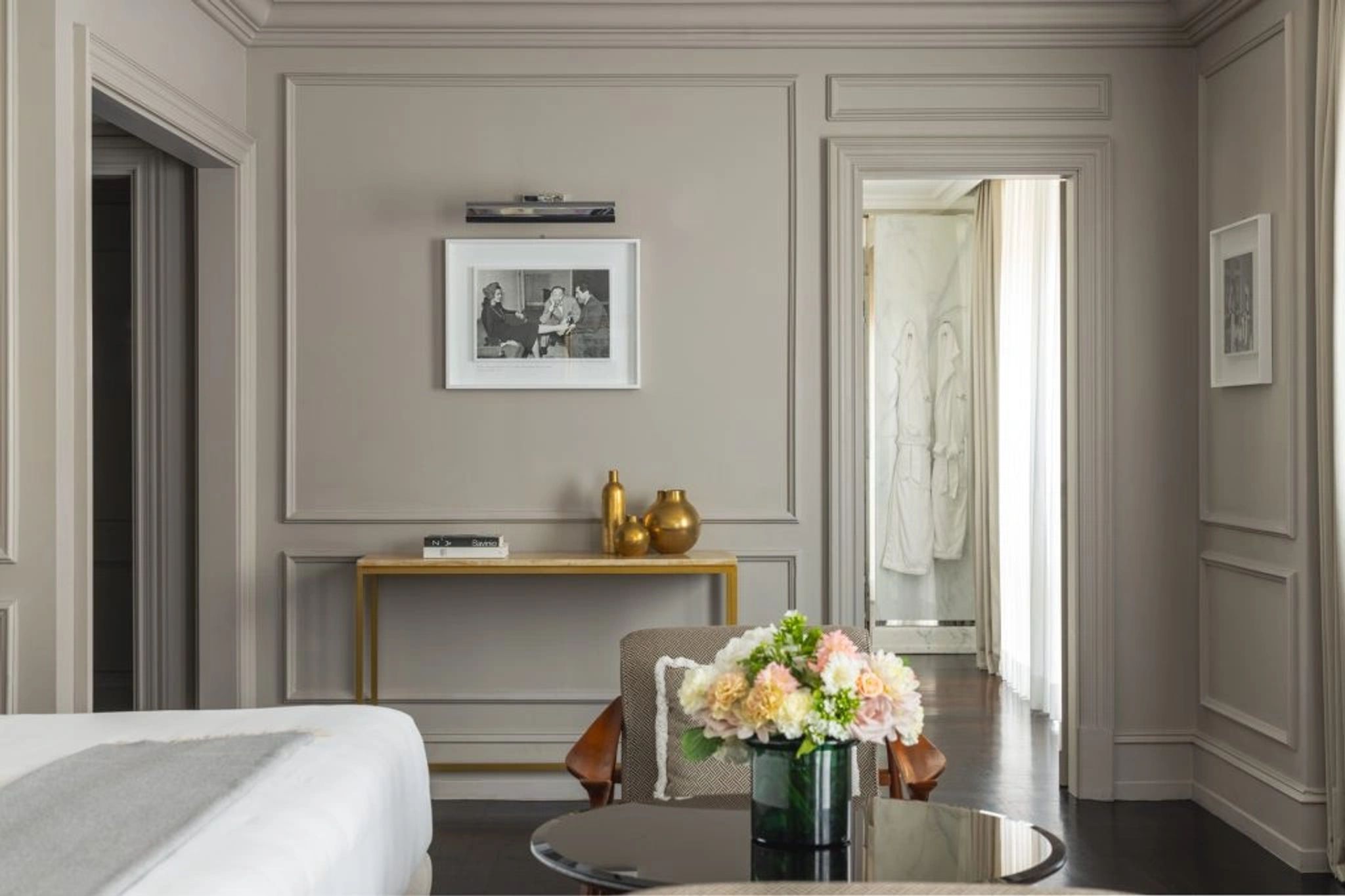 Timeless Suite quadros emoldurados - decoracao anos 50 - detalhes em dourado