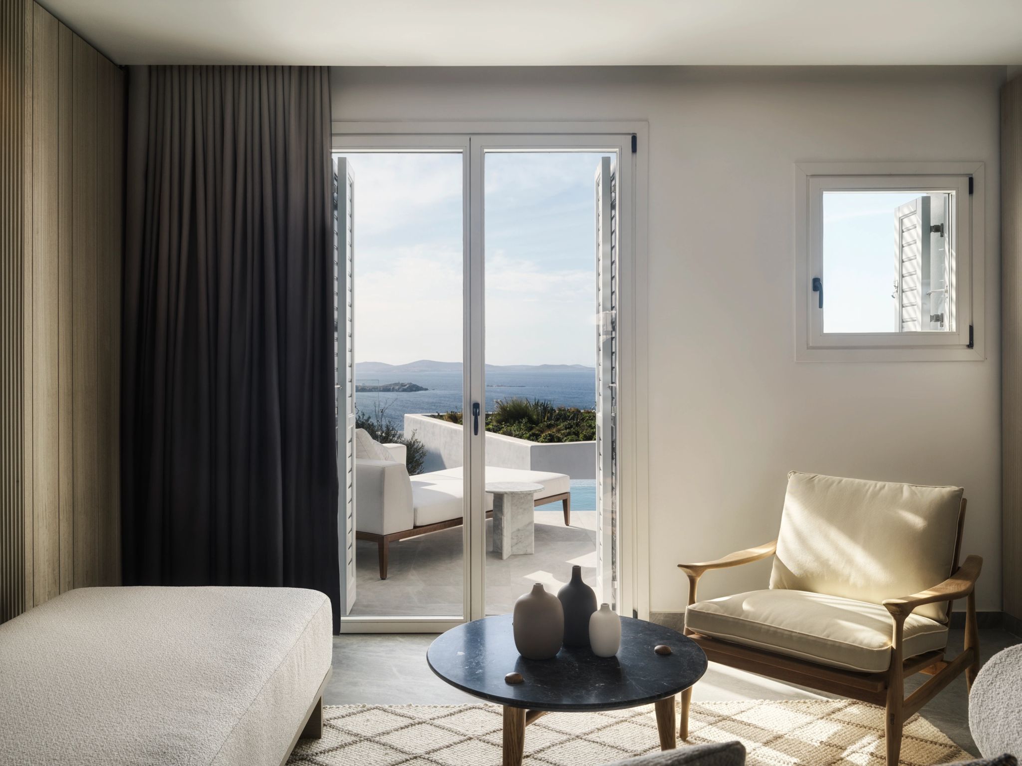 Beta Suite suite de luxo deos mykonos-vista panoramica mar egeu-dormitorio premium