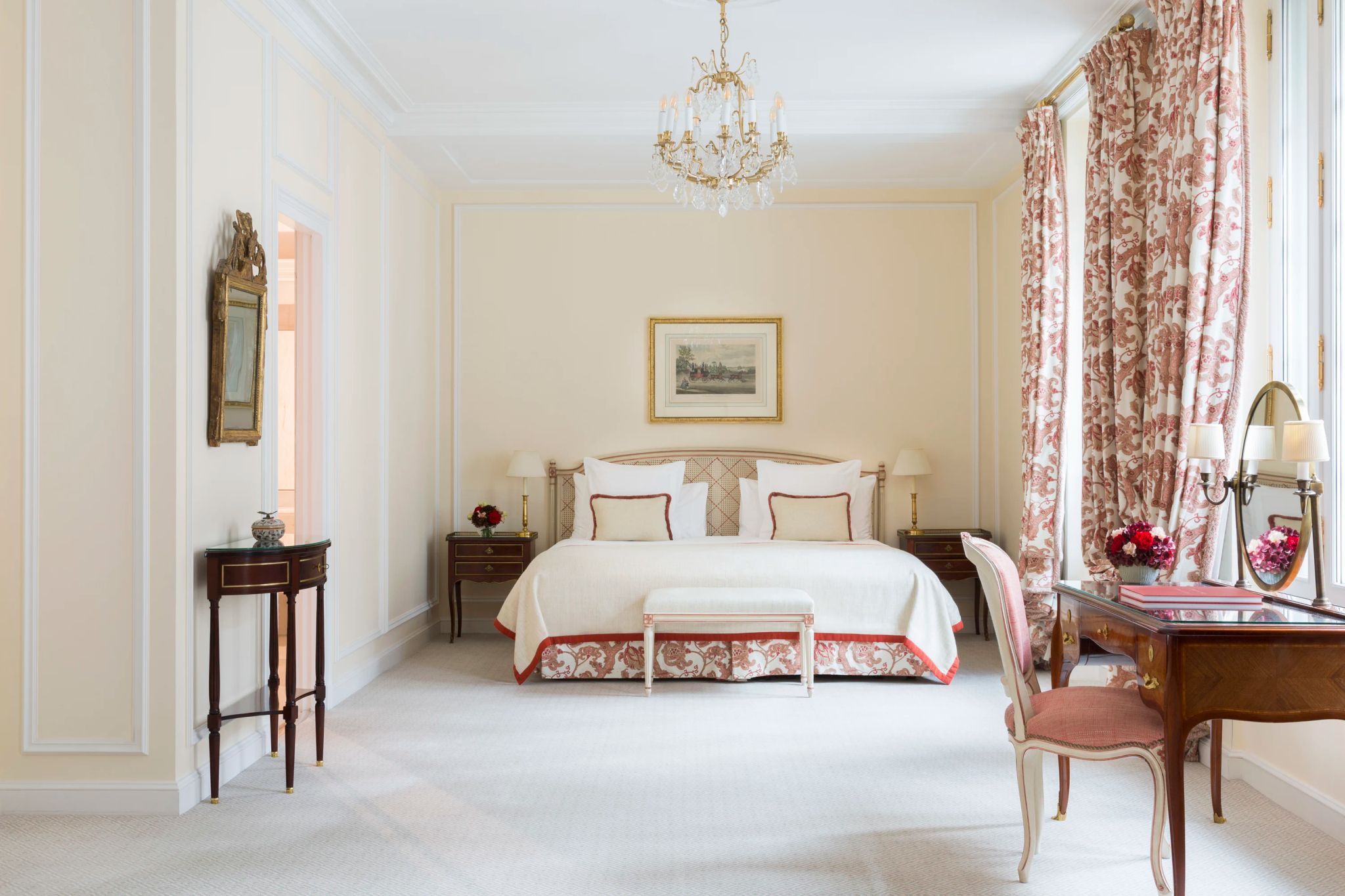 Prestige Elysée Suite  suite classica - suite luxo - suite grande - moveis classicos - lustre de cristal