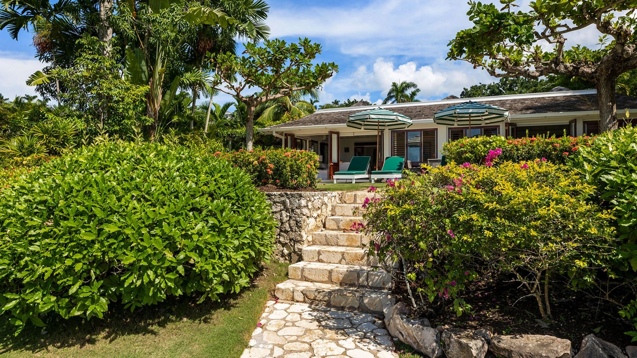 Two Bedroom Classic Villa no pool  area externa vila - entrada do vila - terraço privativo