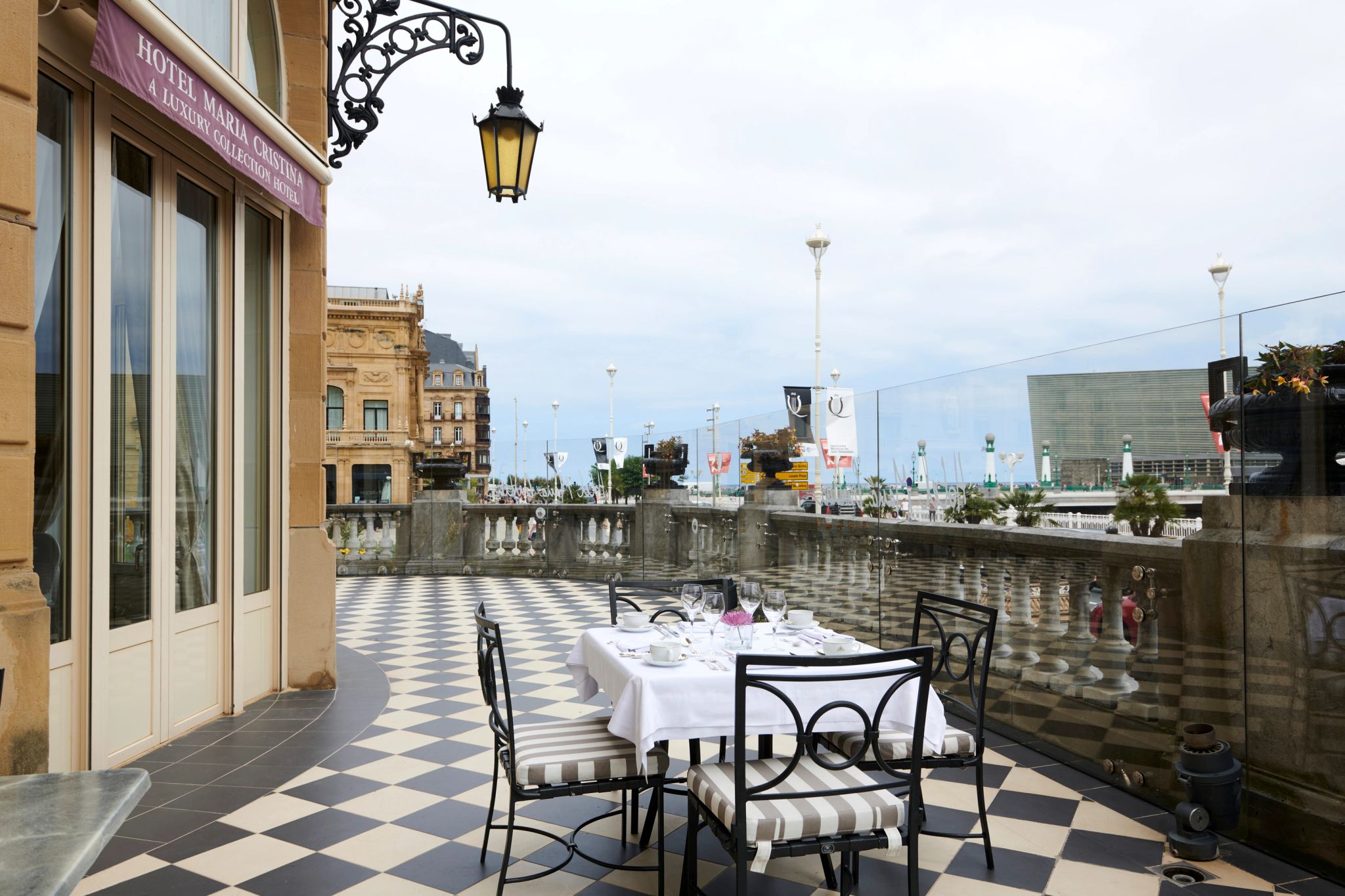Terraço do hotel refeiçao ao ar livre - terraço mobiliado - terraço privativo