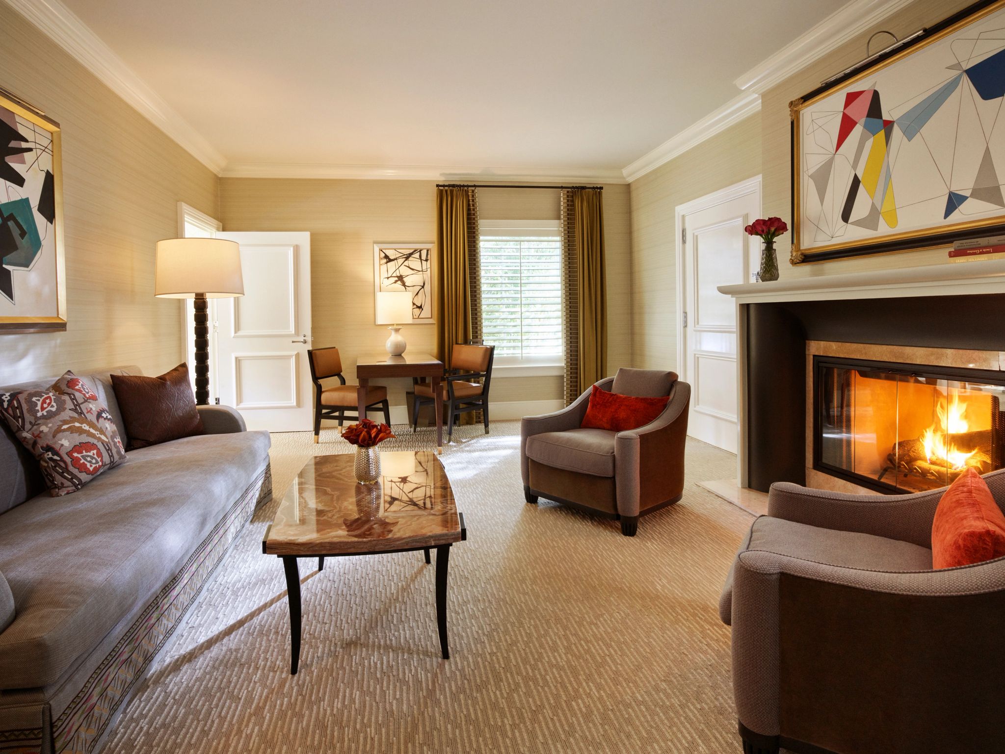 Beverly Hills Bungalow Suite suite com sala - sala de estar - sala com lareira