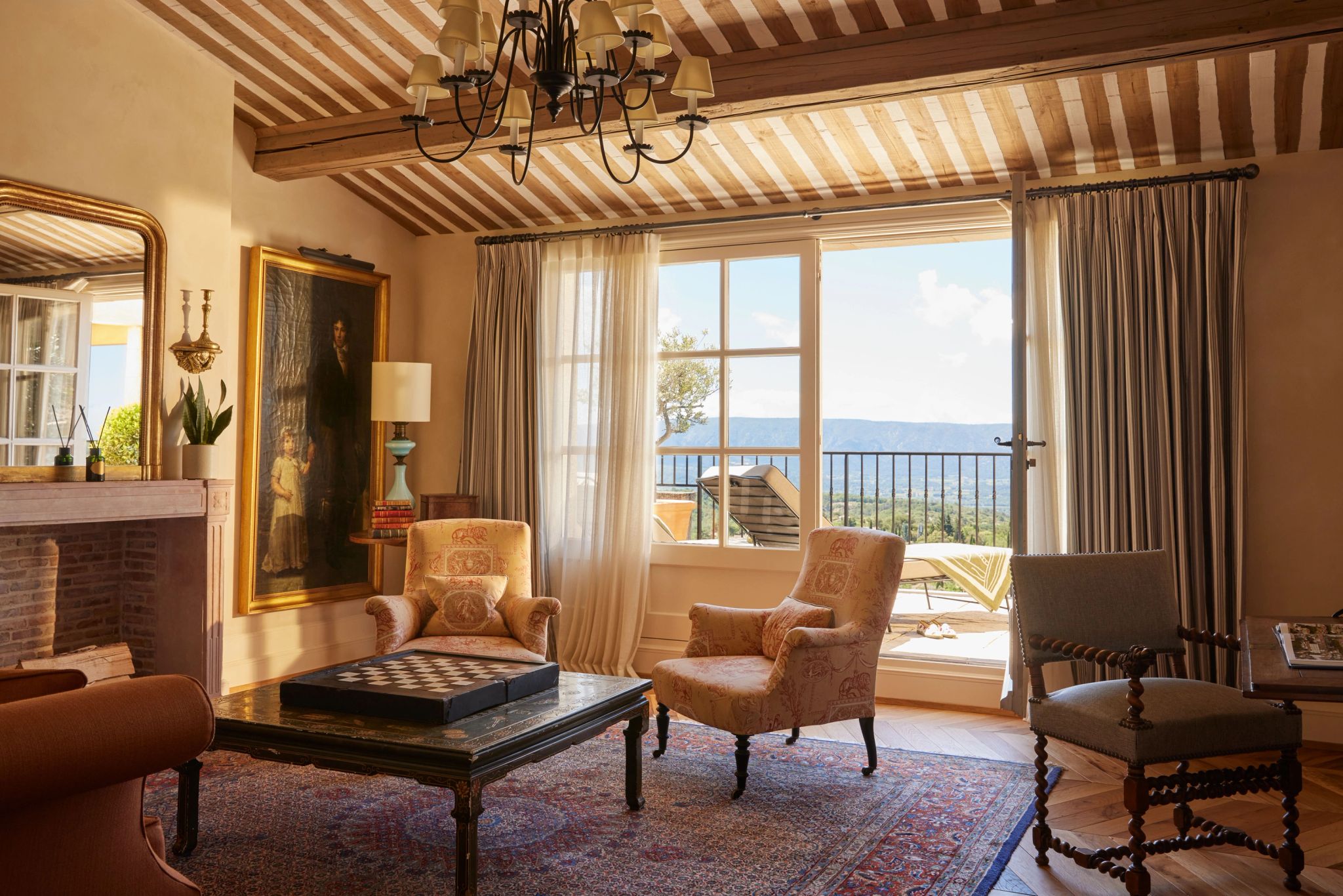 Duc de Soubise Suite  sala de estar - sala chique - sala vista provença